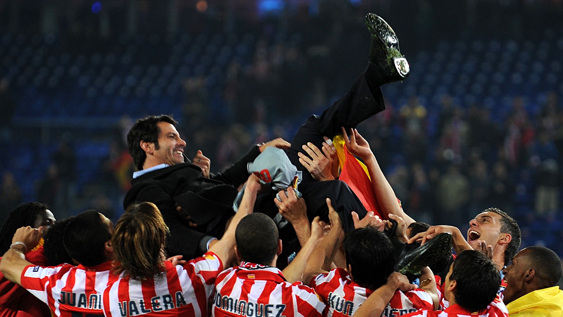 Quique Sánchez Flores y sus jugadores: Diez años de Hamburgo, el partido que volvió a hacer grande al Atlético de Madrid tras ganar al Fulham en la Europa League de 2010-2011