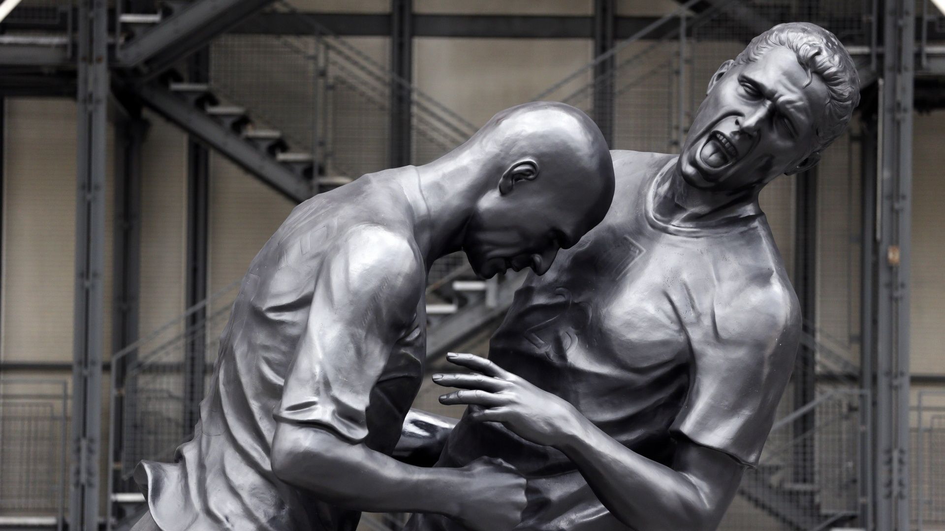 Materazzi_Zidane_Statue