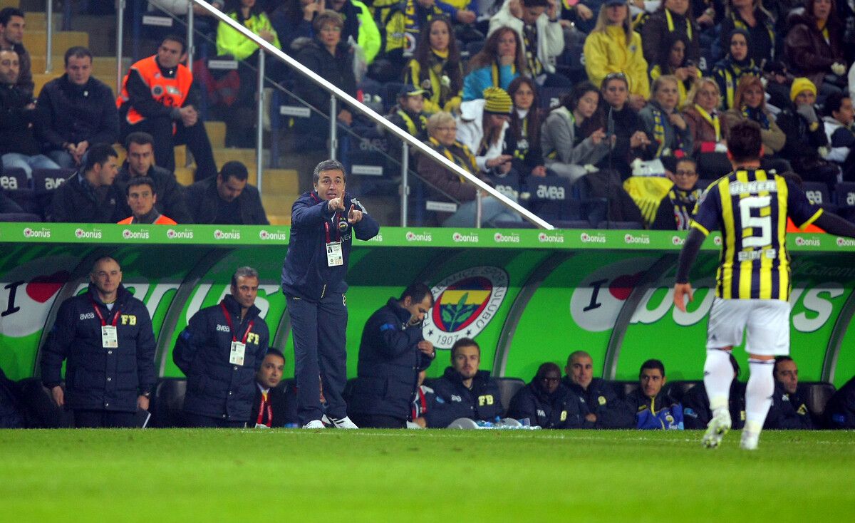 Aykut Kocaman & Emre Belozoglu Fenerbahce vs. Konyaspor 03/13/11