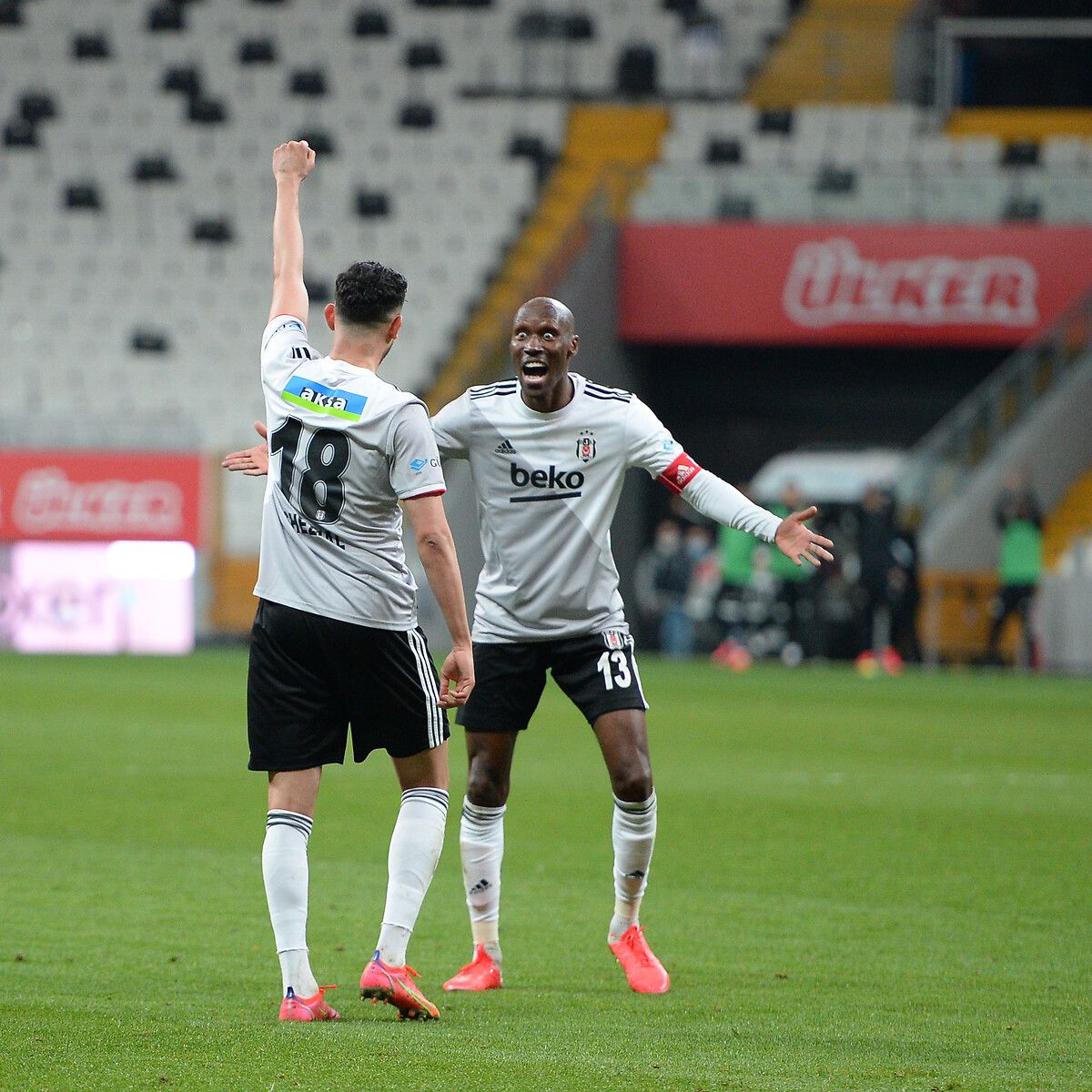 Rachid Ghezzal & Atiba Hutchinson vs. Alanyaspor 04/07/21