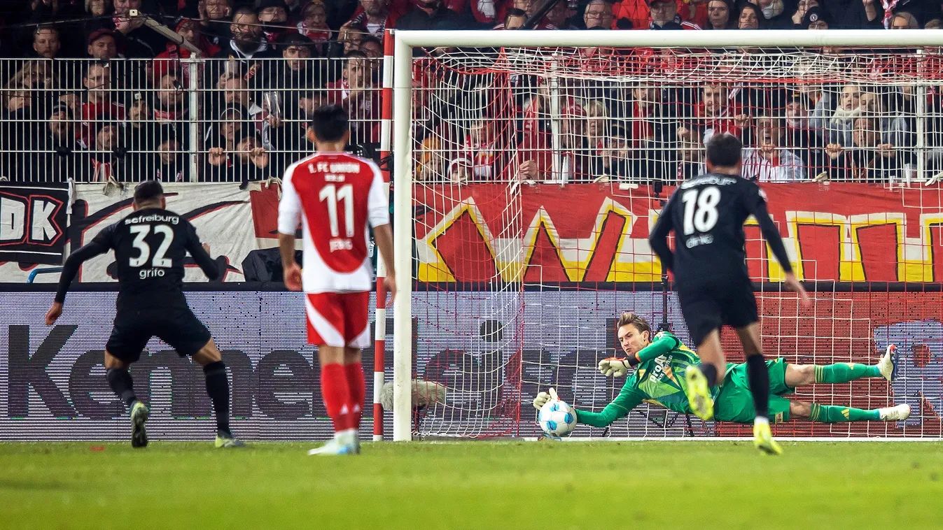 Vincenzo Grifo büntetőjét kivédte Frederik Rönnow