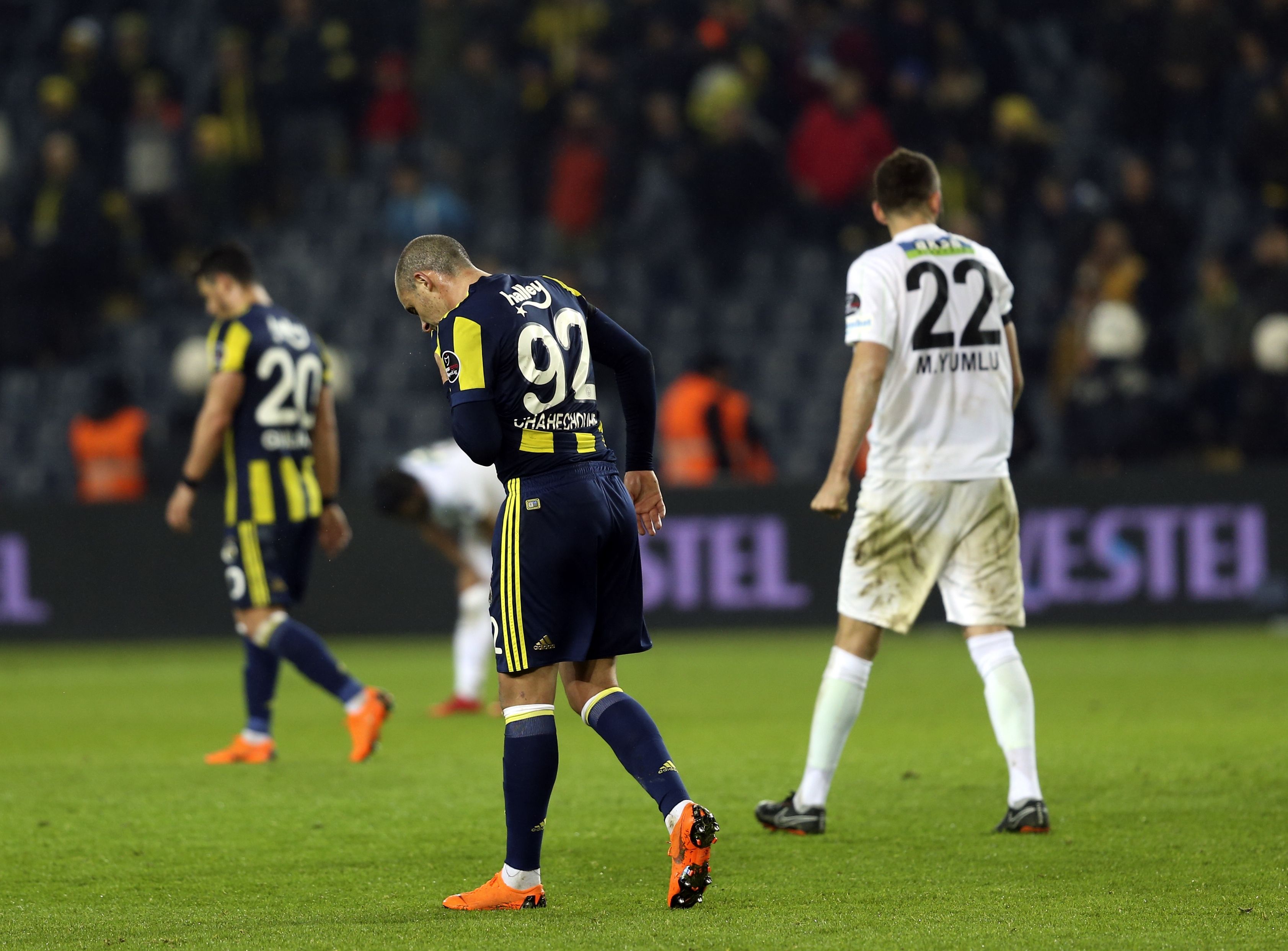 Aatif Chahechouhe Mustafa Yumlu Fenerbahce Akhisarspor 03/04/18