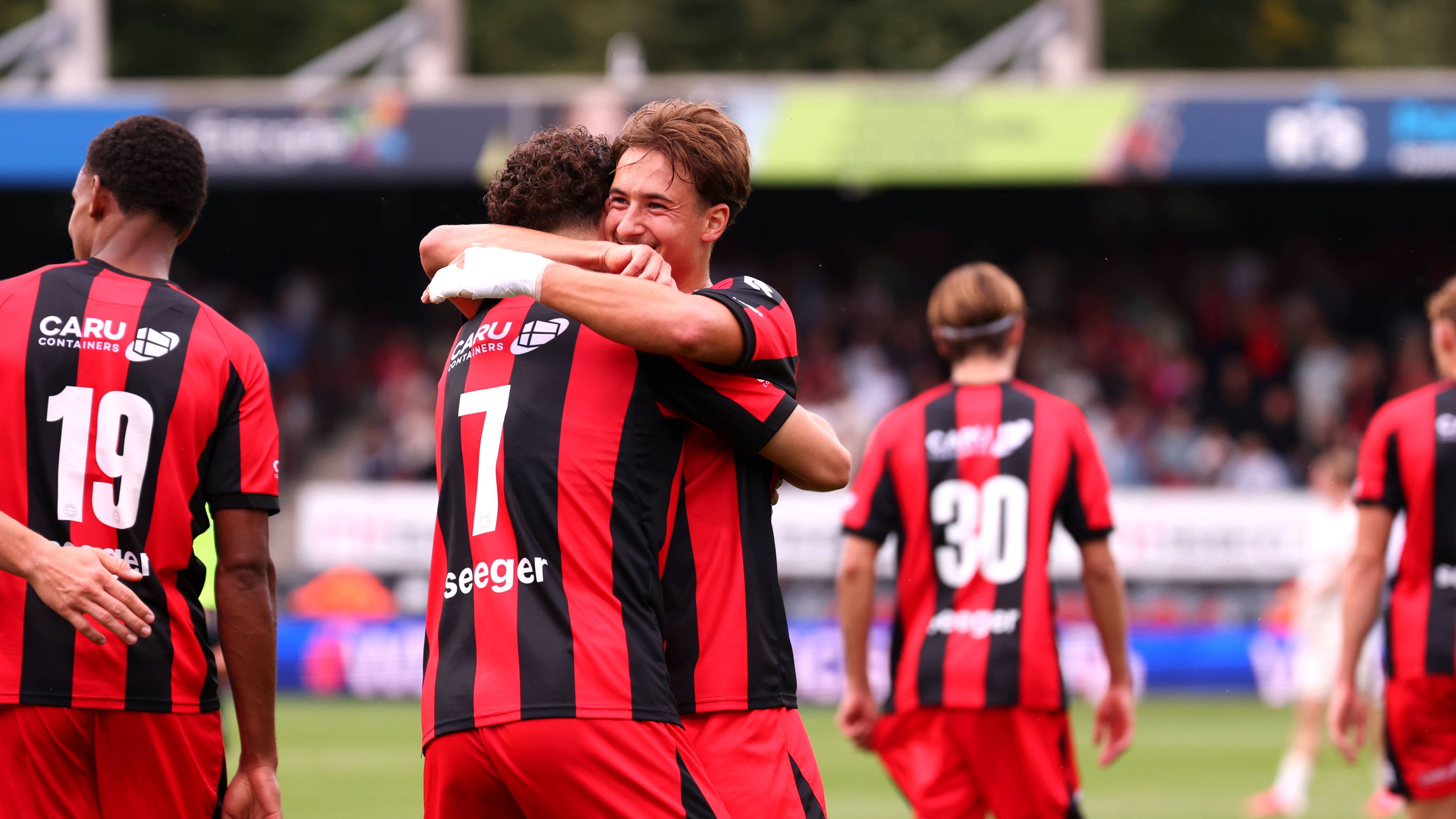 Excelsior em êxtase com gol da vitória nos acréscimos contra o rival da cidade Sparta Rotterdam