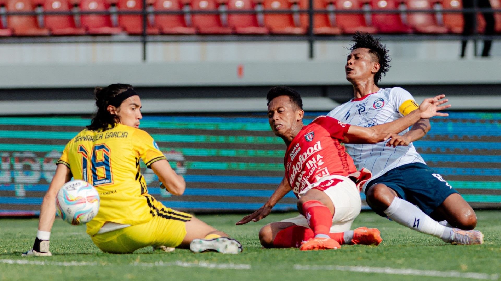 Bali United vs Arema FC 04122023