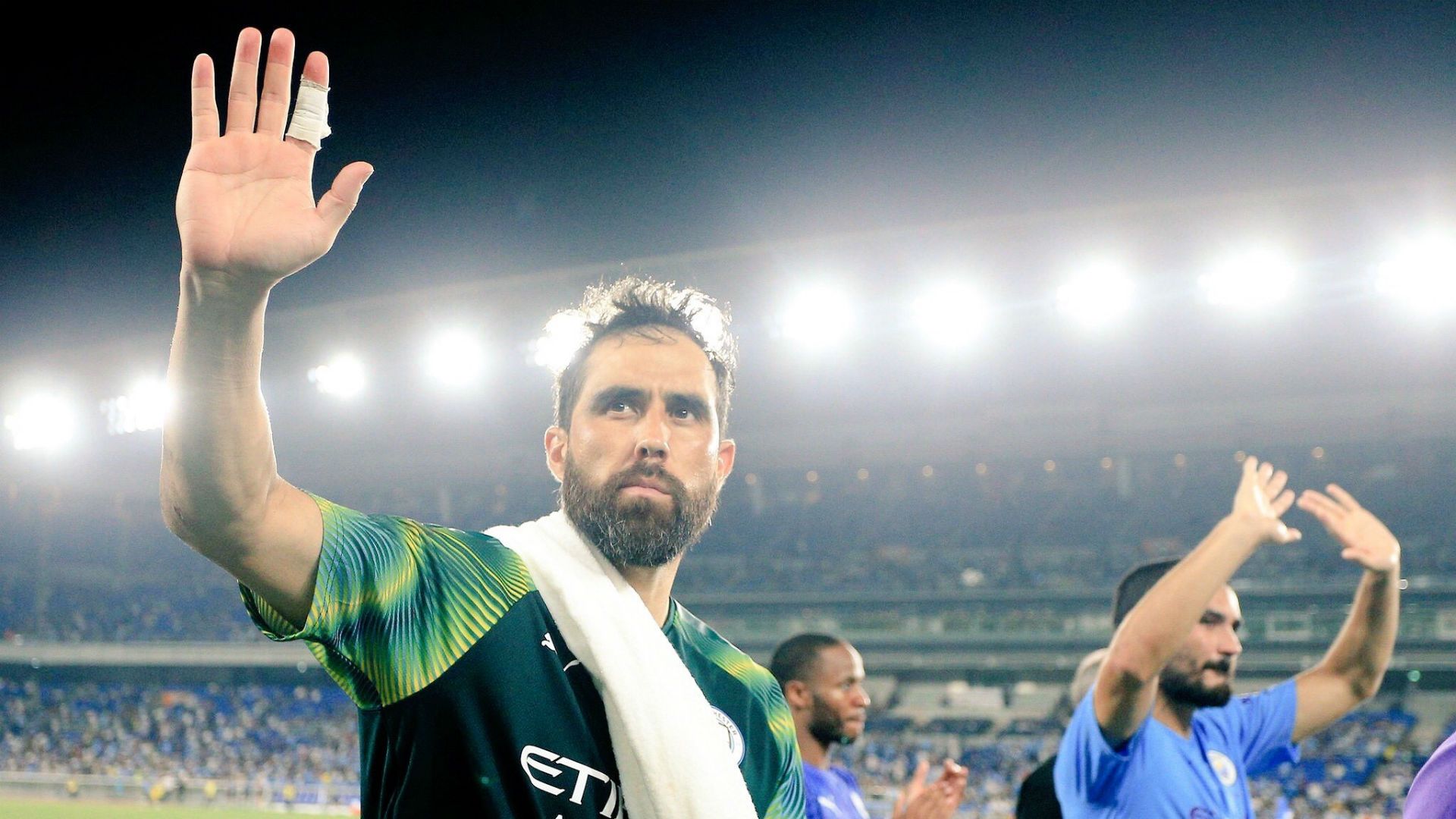 270719 Claudio Bravo Yokohama F. Marinos Manchester City