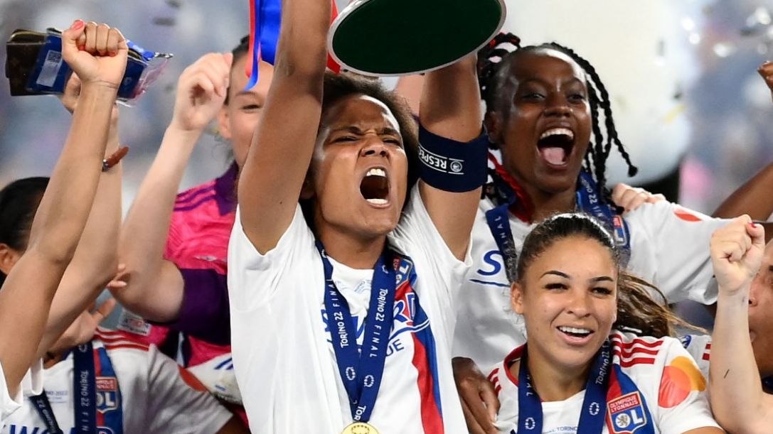 Wendie Renard Lyon Champions League trophy 2021-22