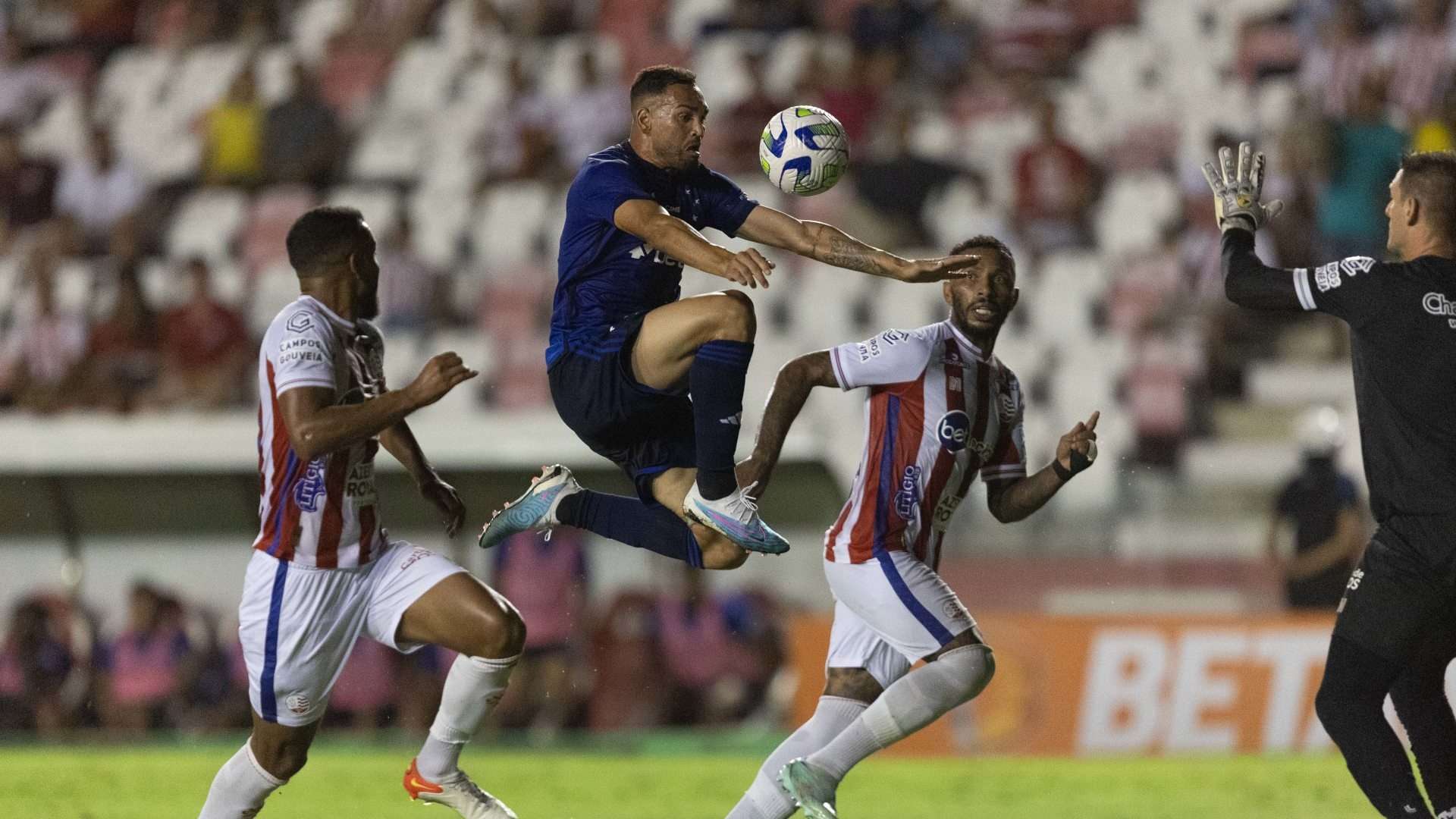 Gilberto durante a partida entre Náutico e Cruzeiro, pela terceira fase da Copa do Brasil 2023