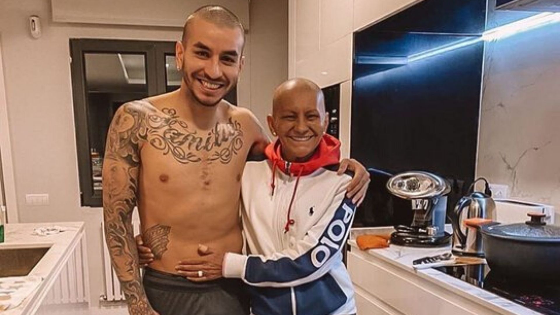 Ángel Correa y su madre