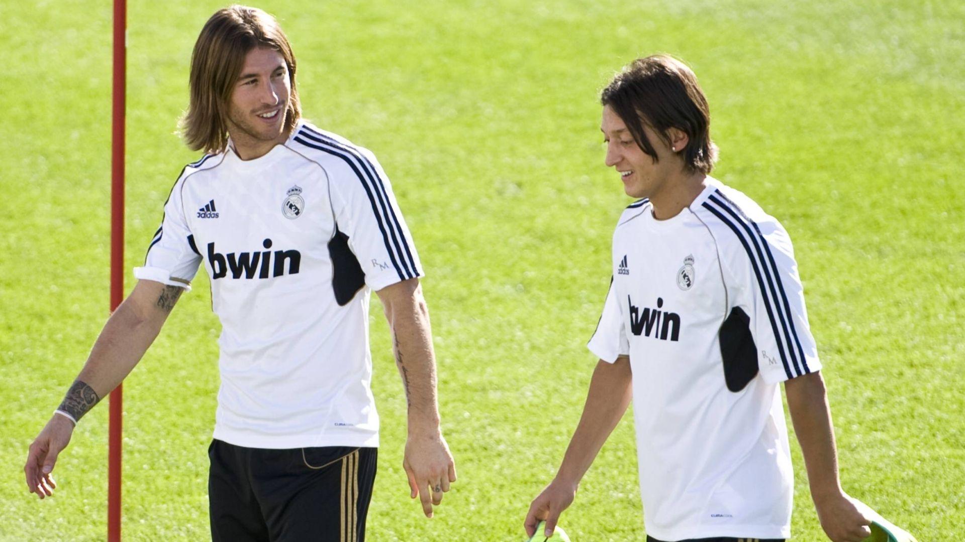 GER ONLY Mesut Özil Sergio Ramos Real Madrid 12-10-2011