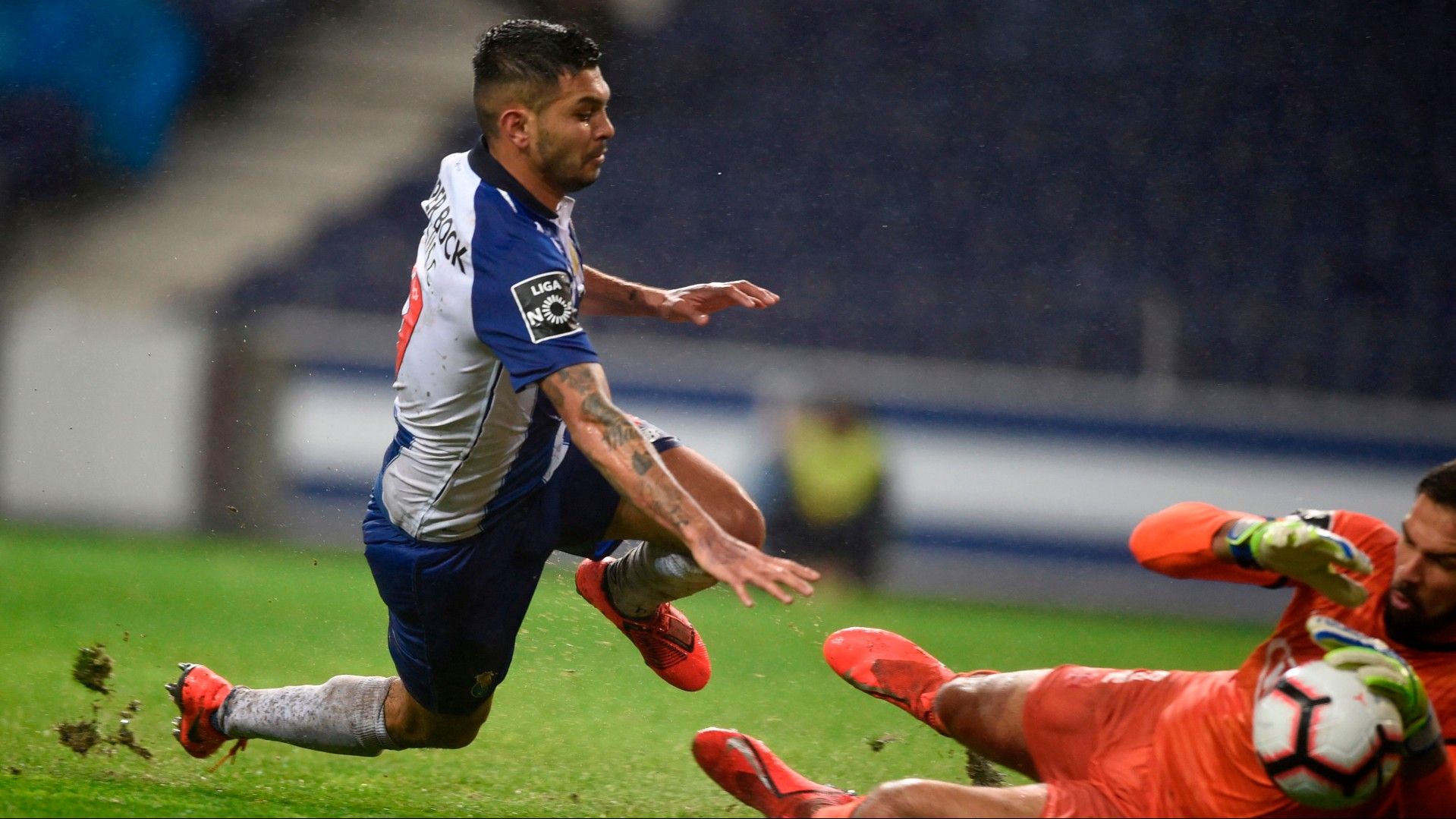 Tecatito Porto 310119