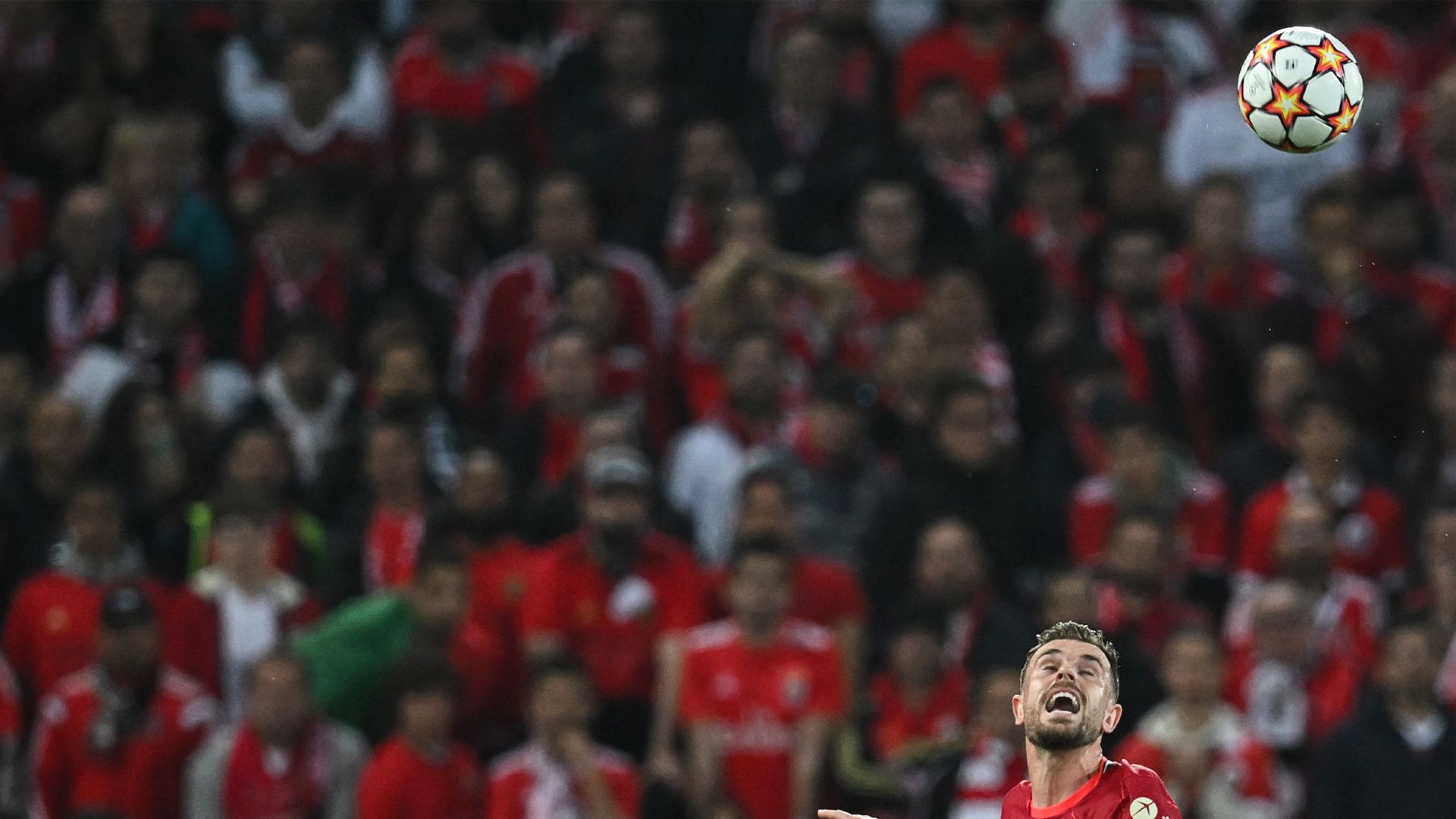 Champions League Ball Jordan Henderson FC Liverpool