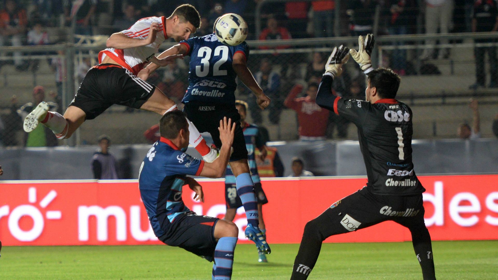 Lucas Alario Fernando Pellegrino River Plate Arsenal Copa Argentina 22092016