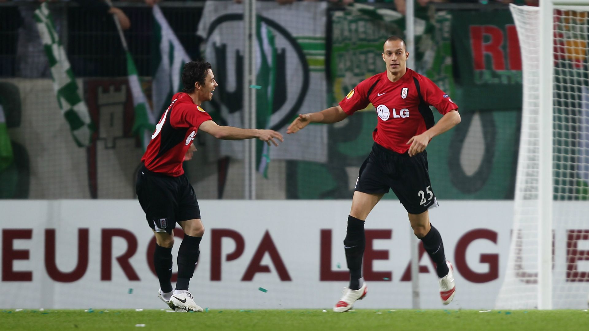 Simon Davies Bobby Zamora Wolfsburg Fulham UEL 2010