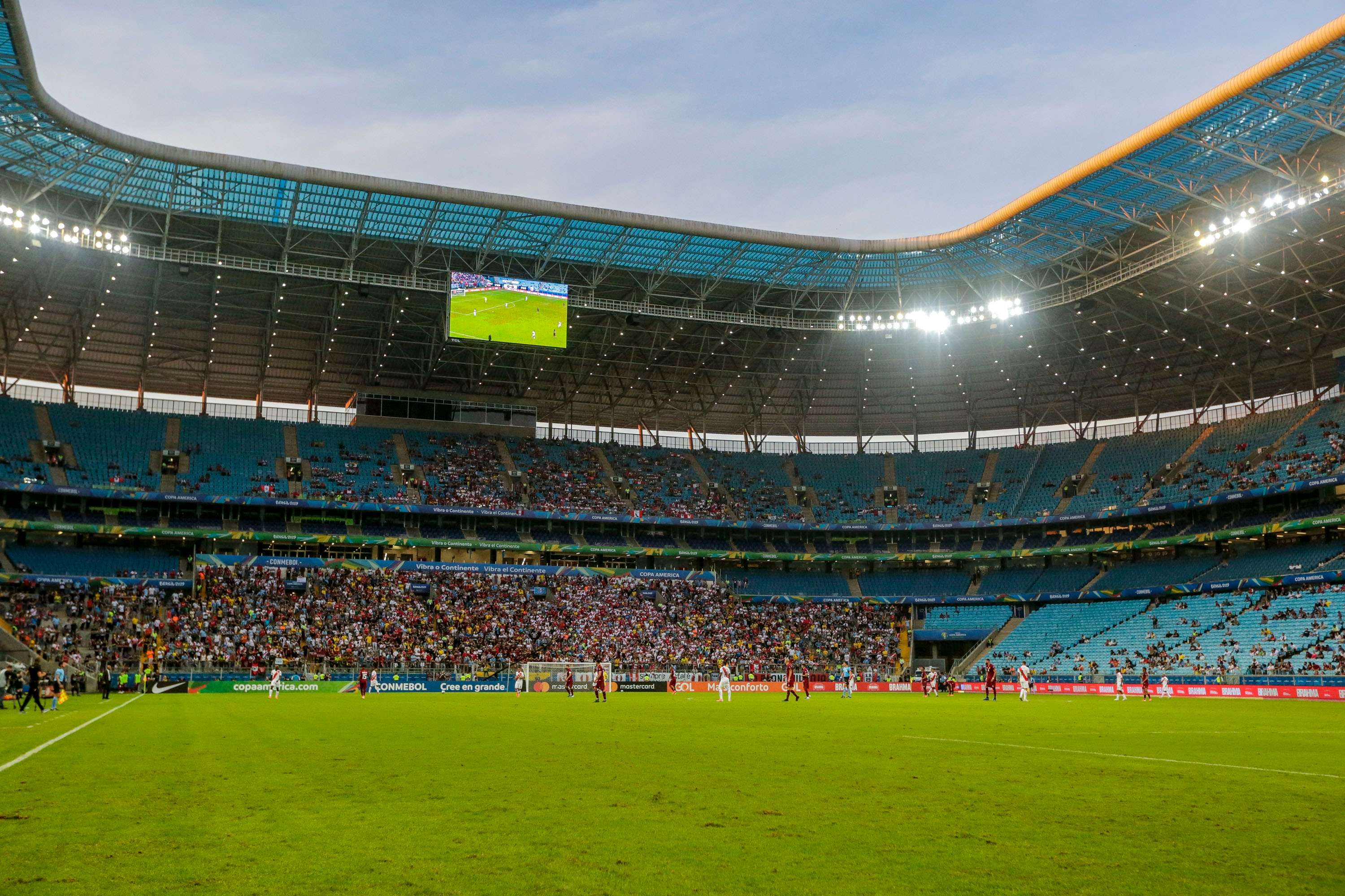 Arena do Grêmio recebe público baixo