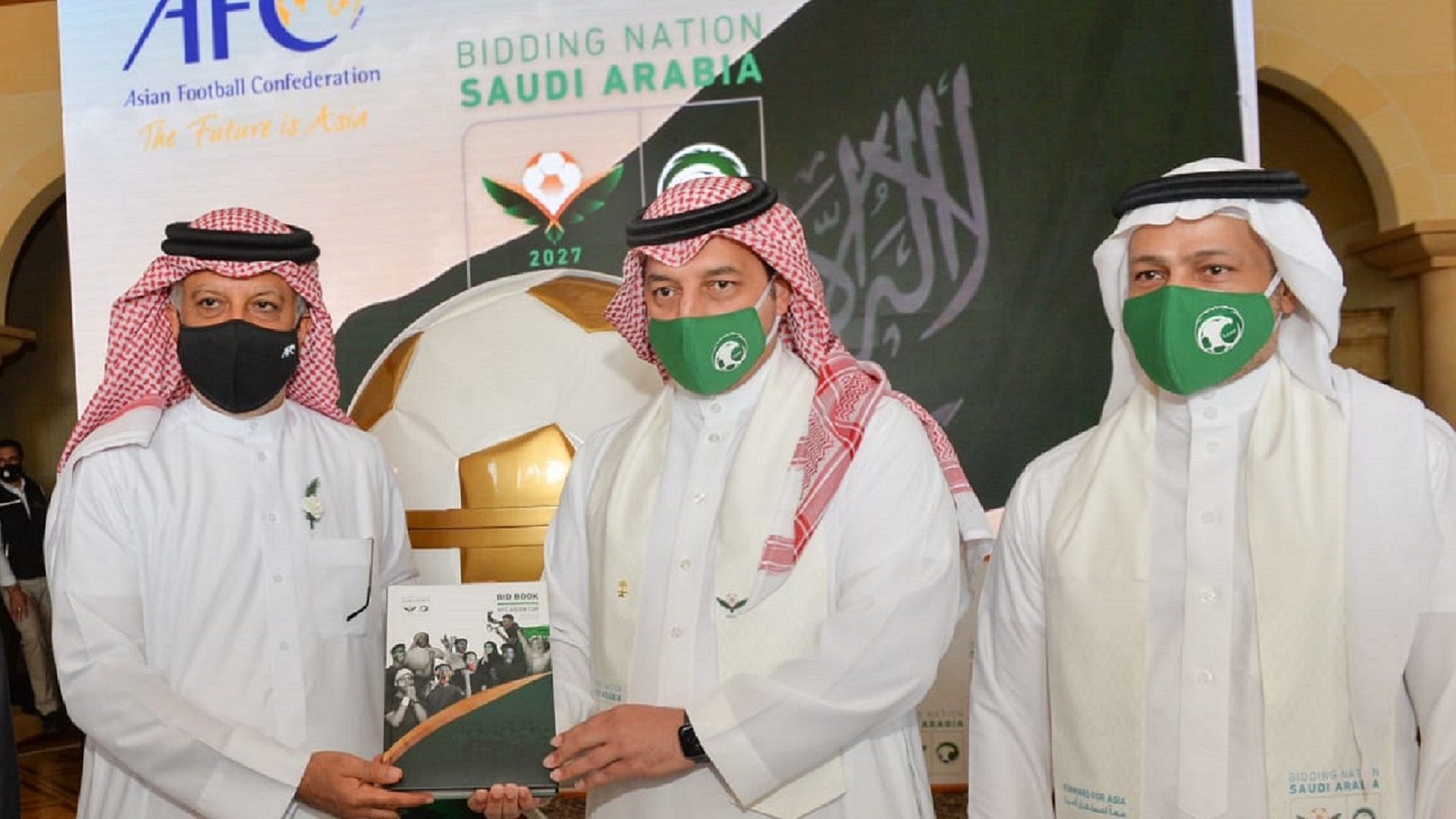 ياسر المسحل والشيخ سلمان آل خليفة