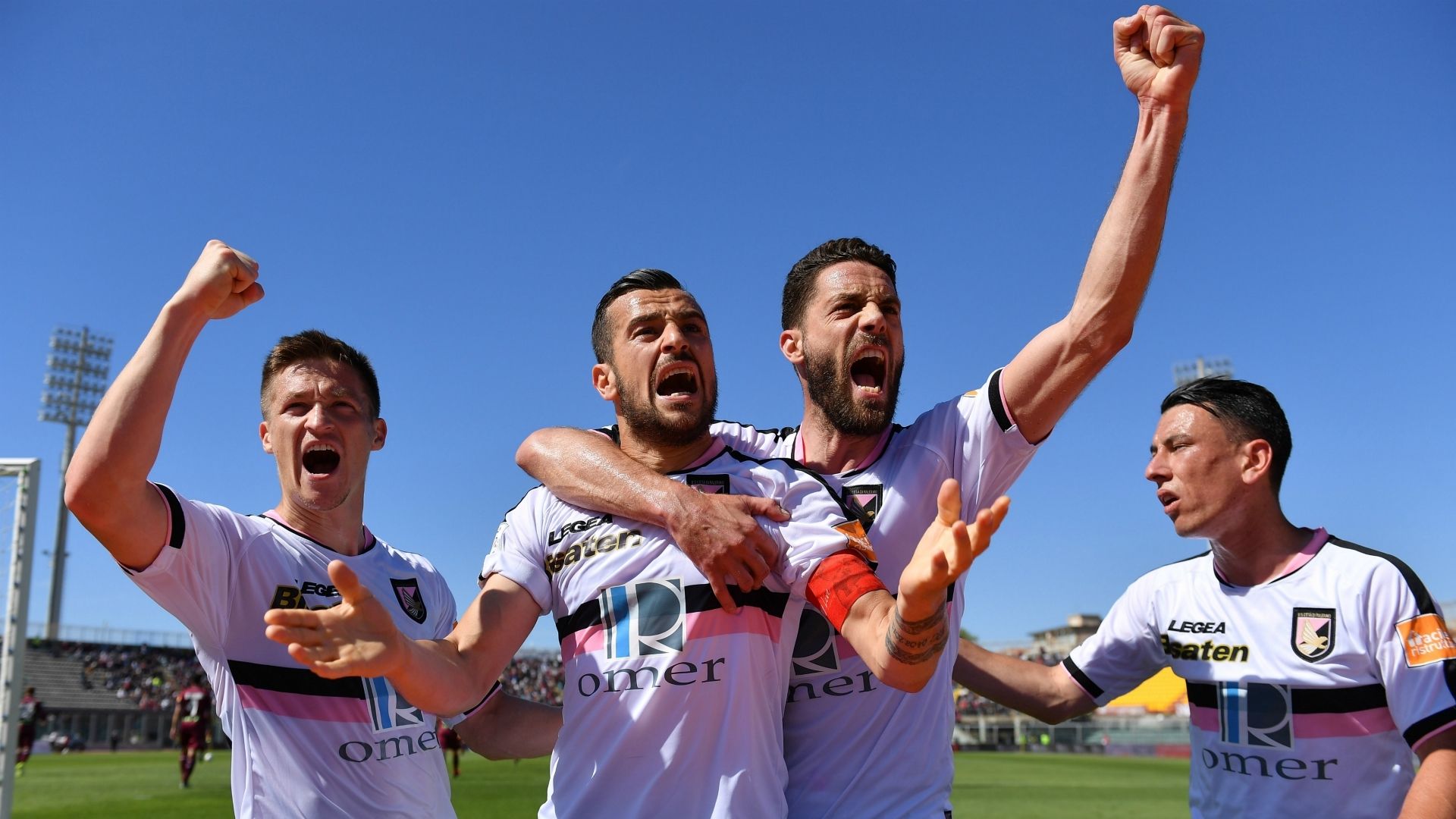 Ilija Nestorovski celebrating Livorno Palermo Serie B 04272019