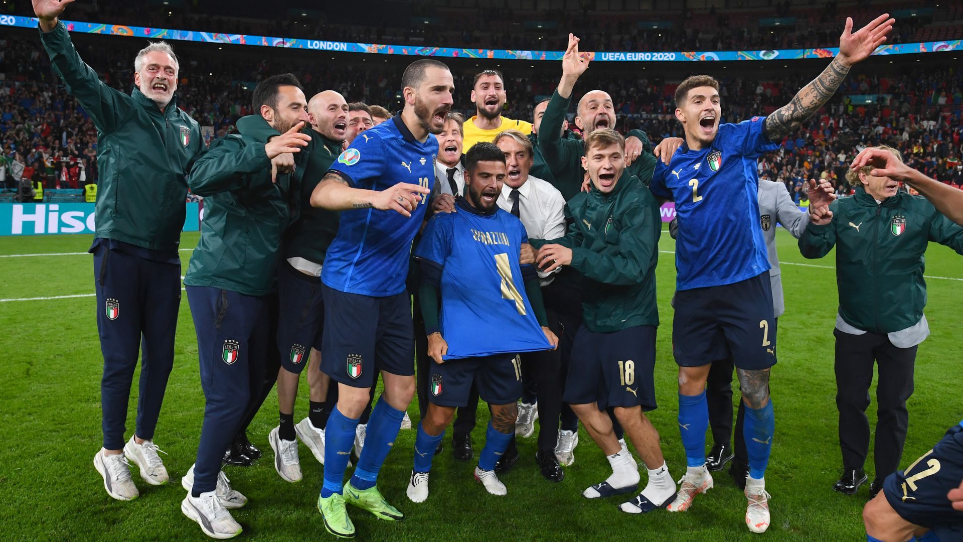 Italian players celebrating Italy Spain Euro 2020