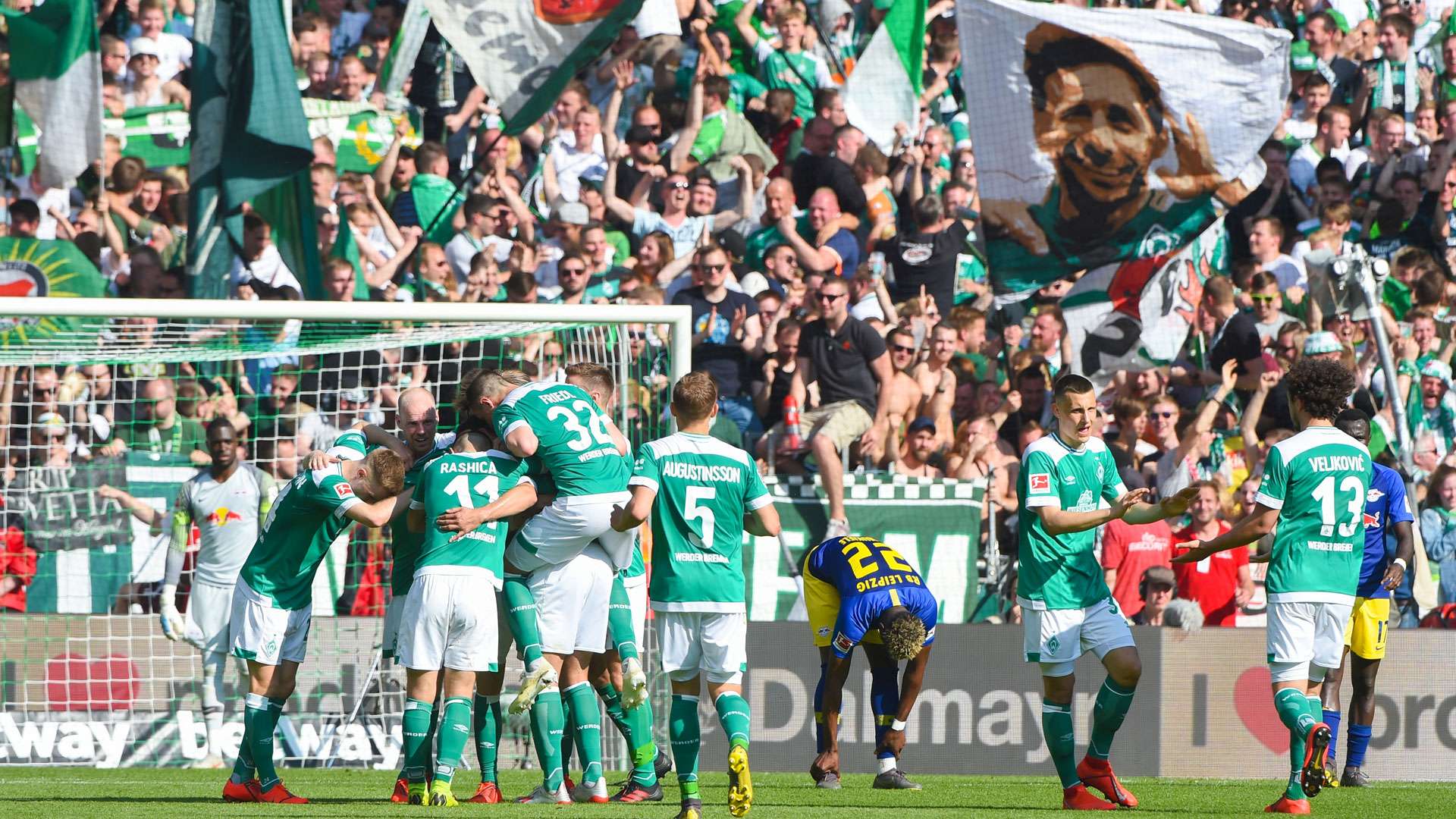 bundesliga werder bremen tor jubel claudio pizarro weserstadion rb leipzig fußbalgott