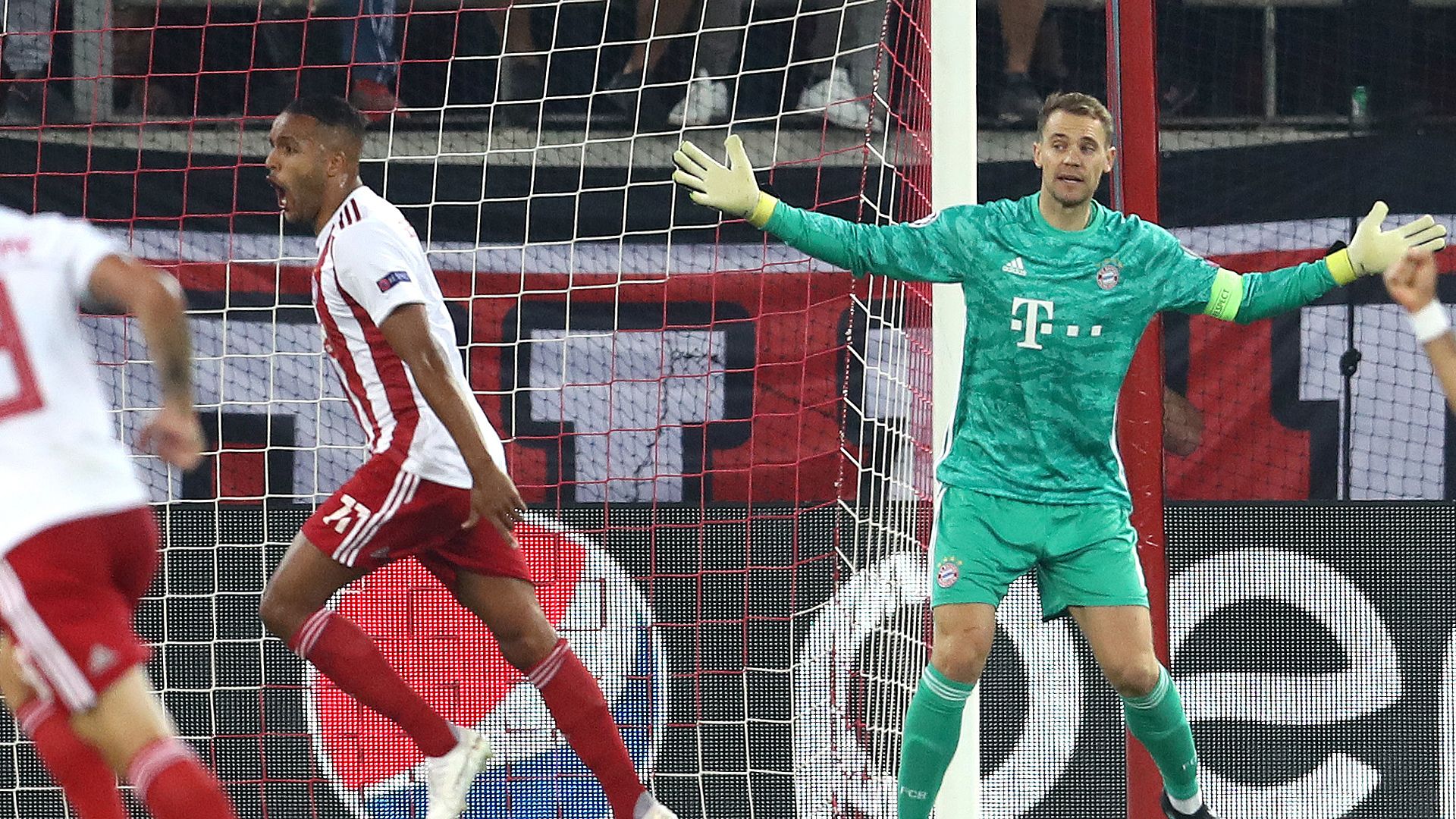Manuel Neuer FC Bayern Olympiakos