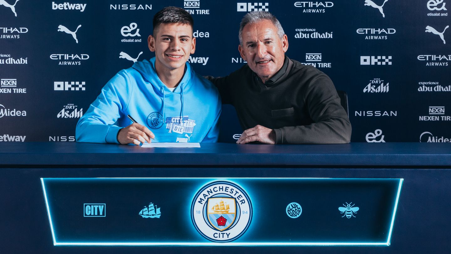 Claudio Echeverri Man City