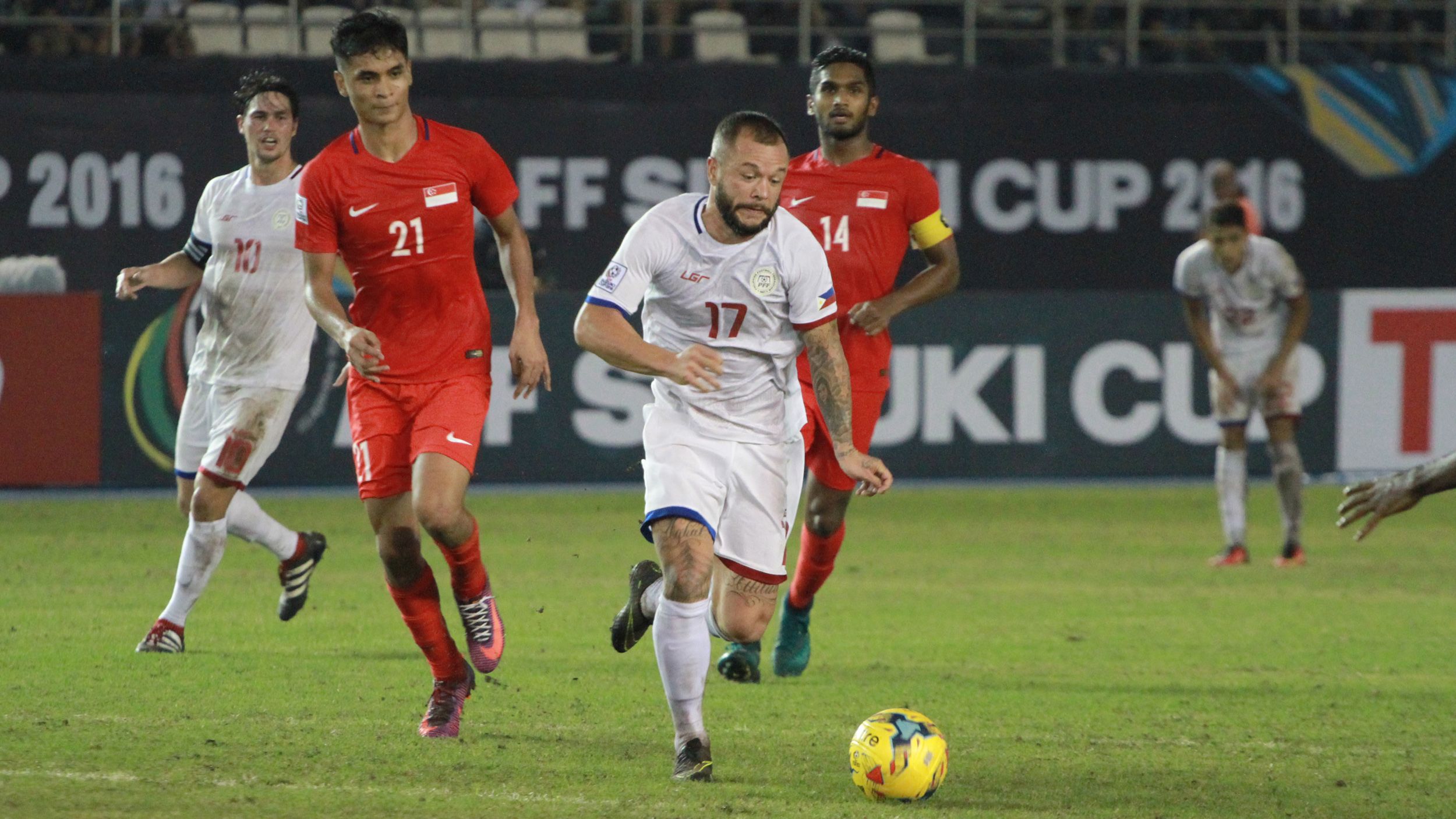 Stephan Schrock - Filipina & Sauwan Baharudin - Singapura AFF Suzuki Cup 2016