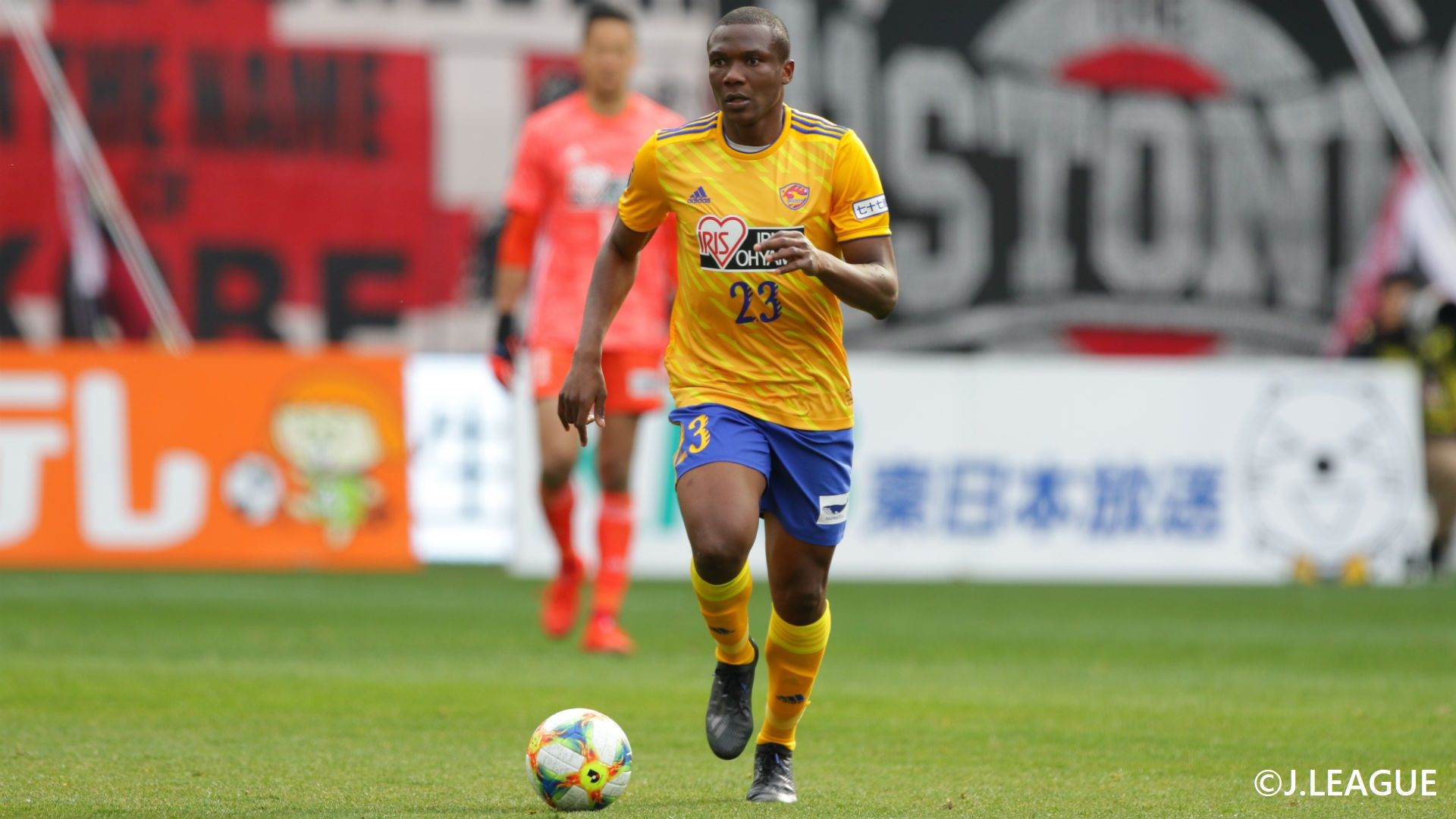 今季初ゴールを決めたサガン鳥栖のフェルナンド・トーレスらを