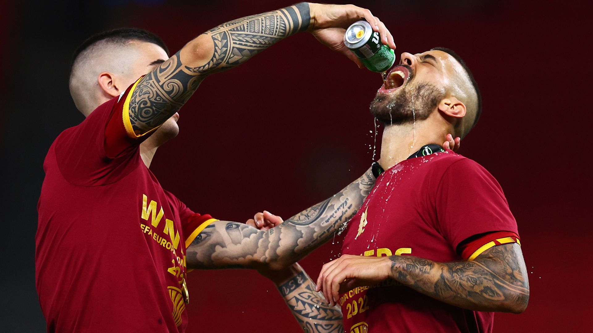 Spinazzola Karsdorp Roma celebrating Conference League