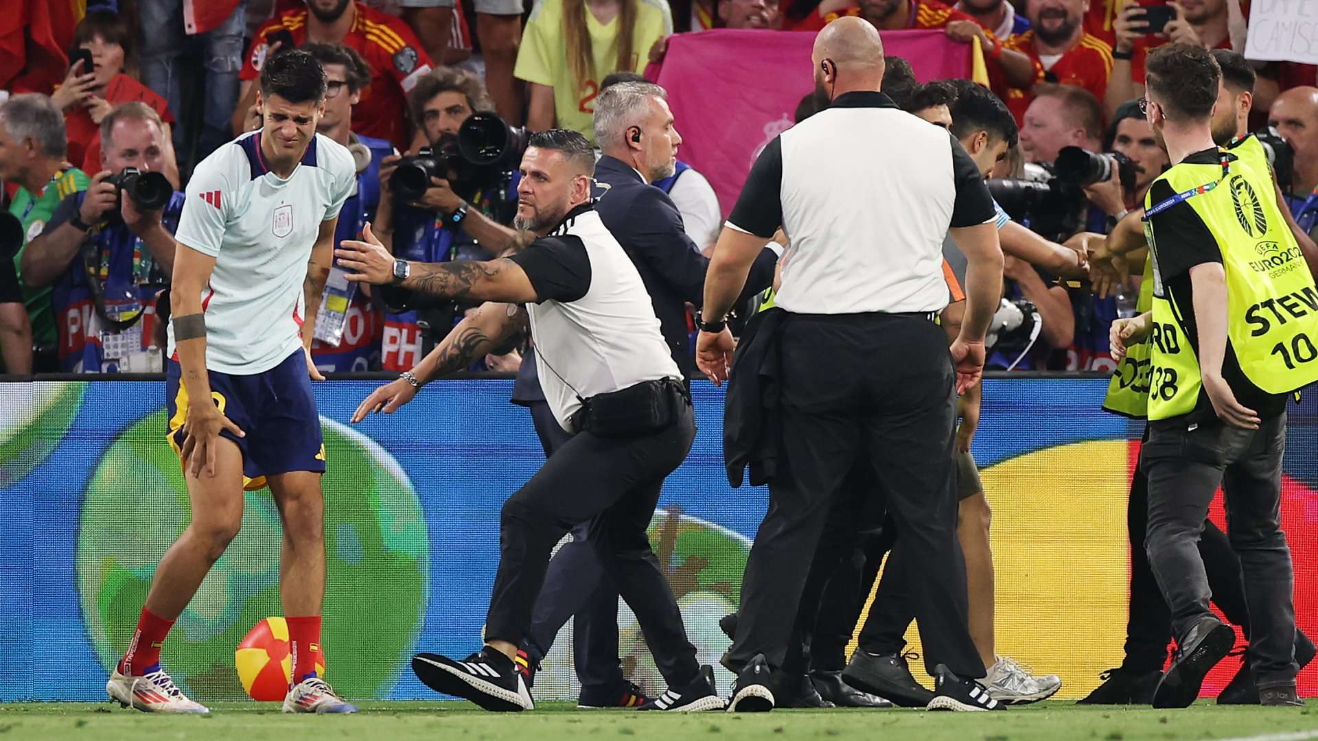 Alvaro Morata injury security guard Spain Euro 2024