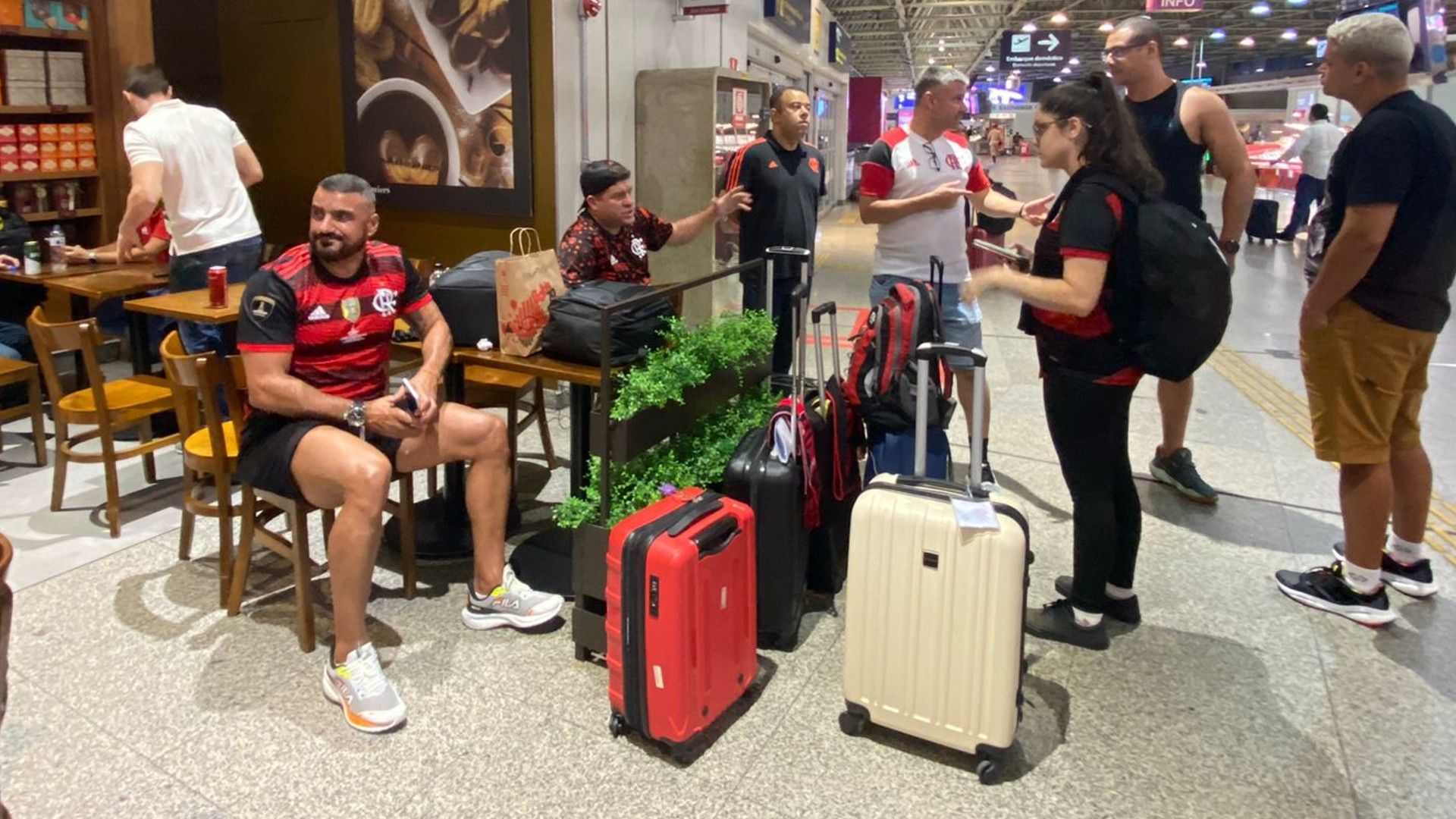 Torcedor Flamengo aeroporto 27 10 2022