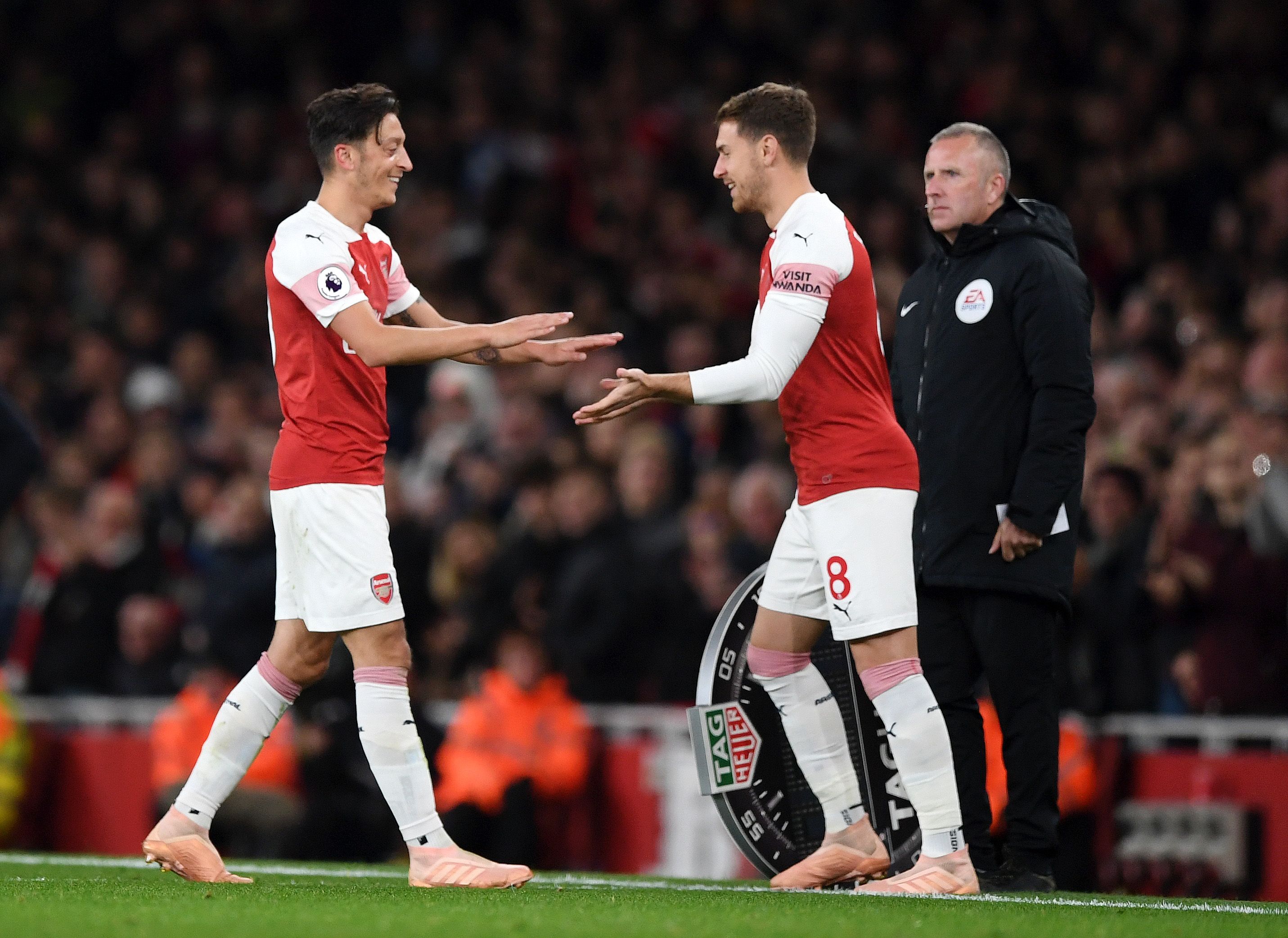 Mesut Ozil Aaron Ramsey Arsenal Leicester City Premier League 10/22/18