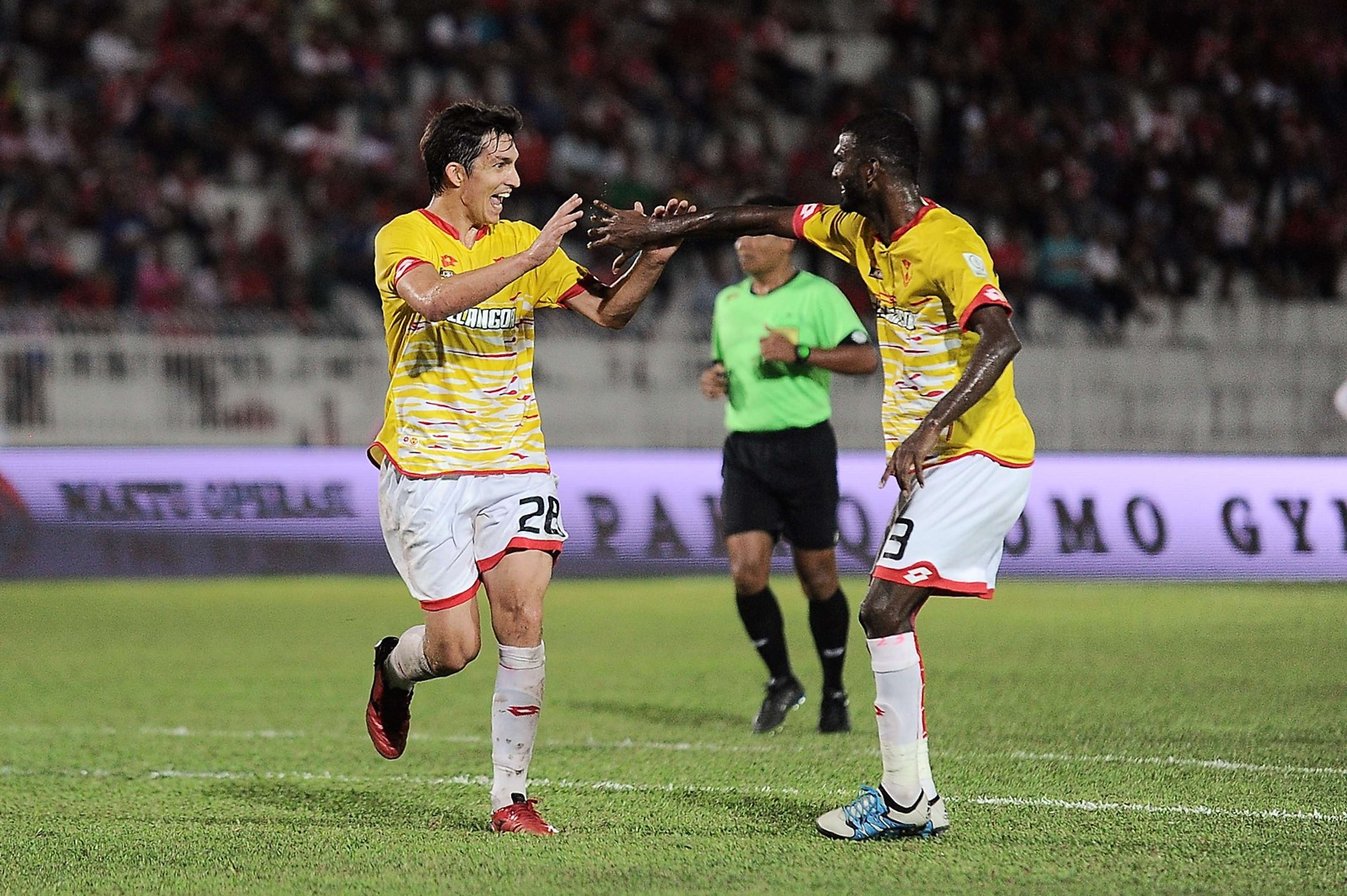 Selangor's Juliano Mineiro (left) celebrates his goal against Kelantan with S. Veenod 25/2/2017