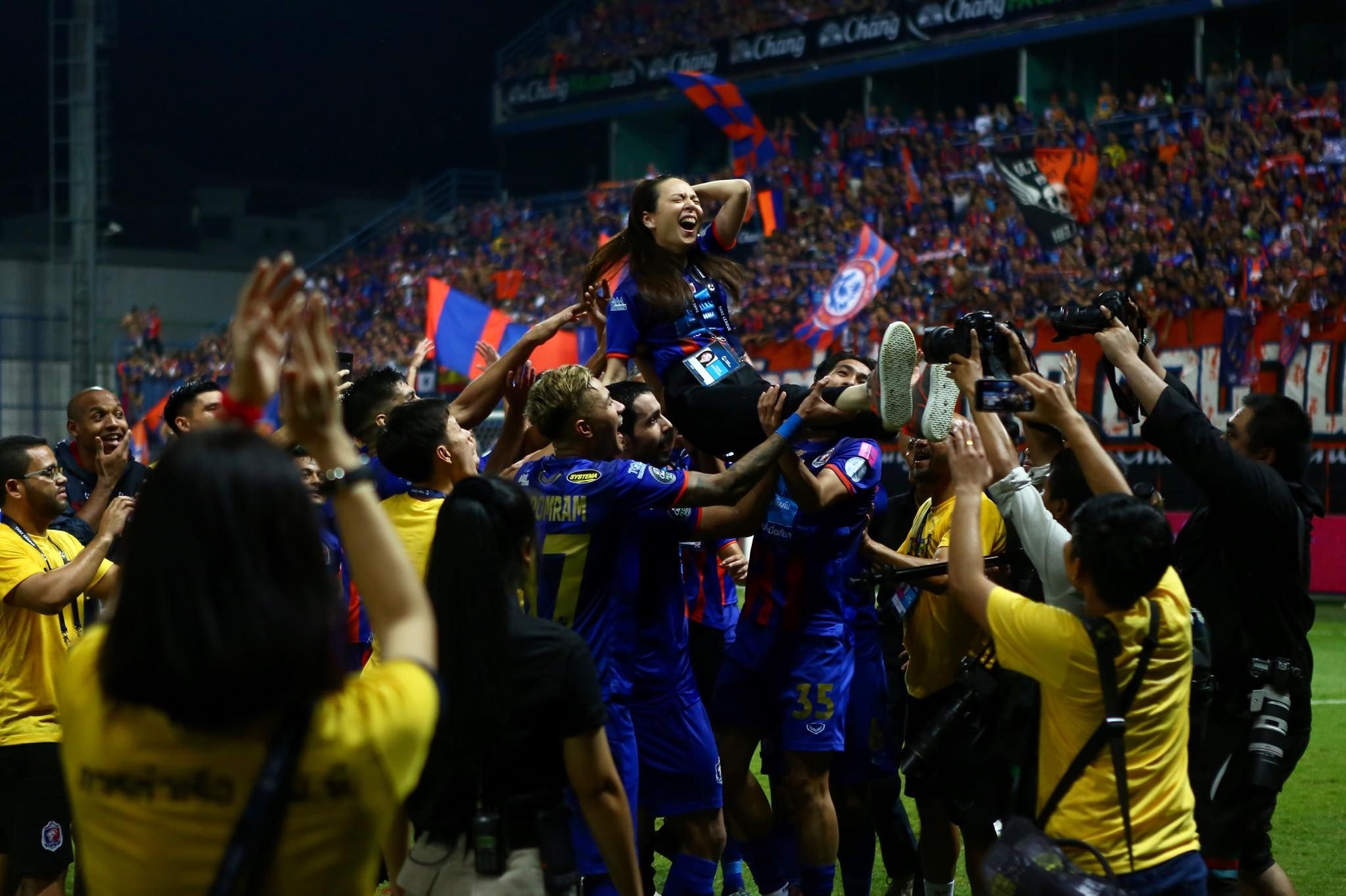 นวลพรรณ ล่ำซำ