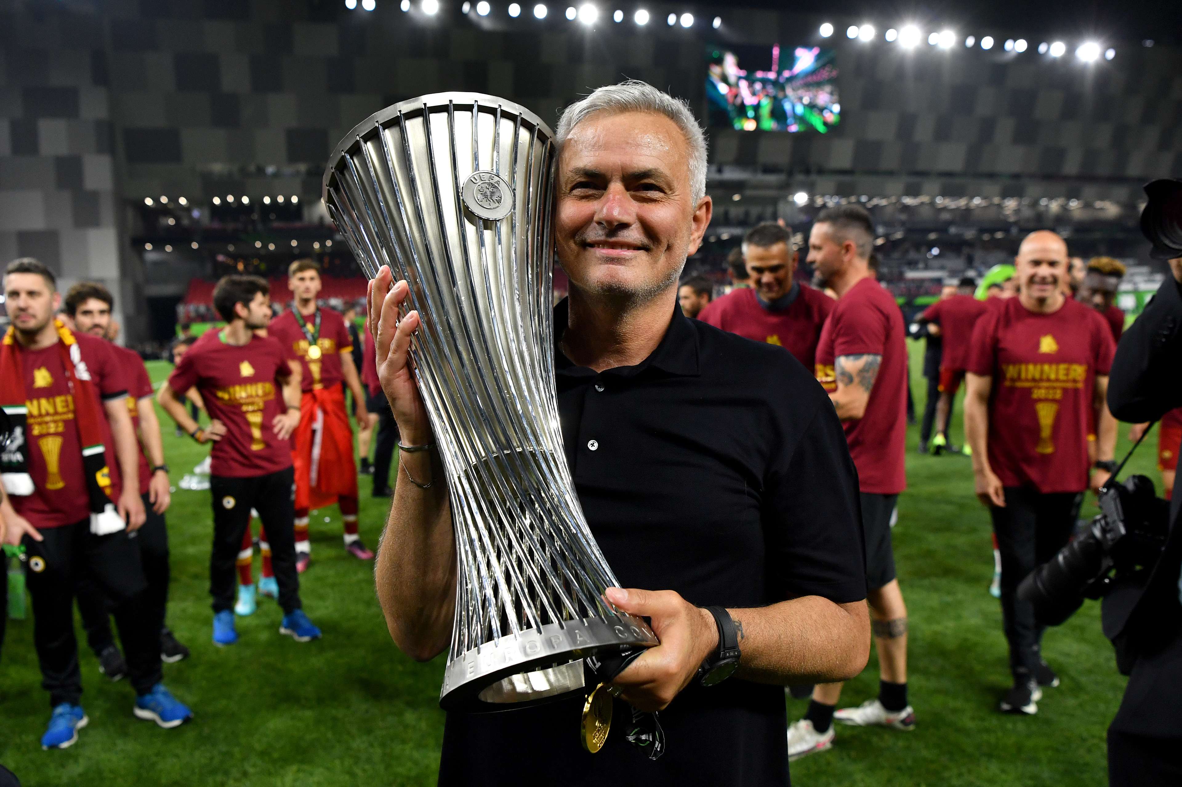 Jose Mourinho UECL trophy Roma