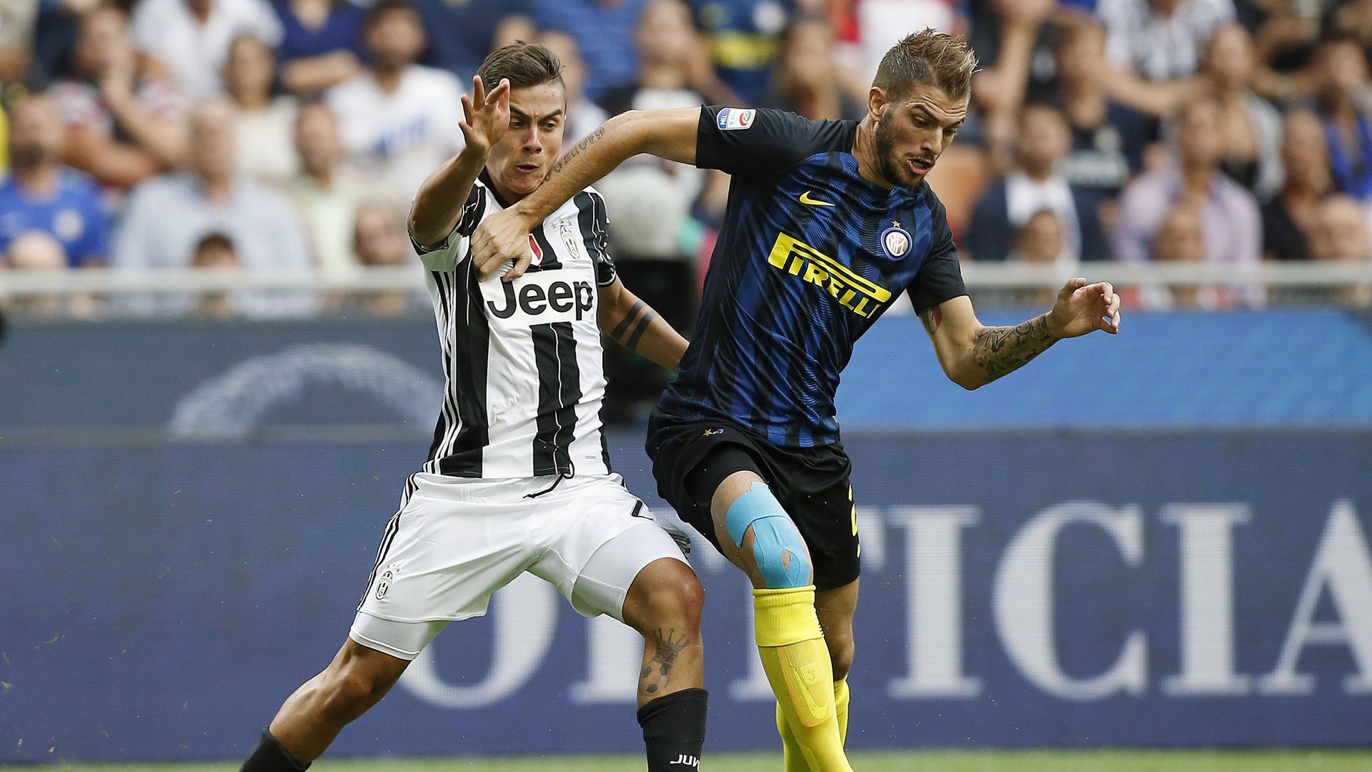 Paulo Dybala Juventus Davide Santon Inter Mailand Serie A 18092016
