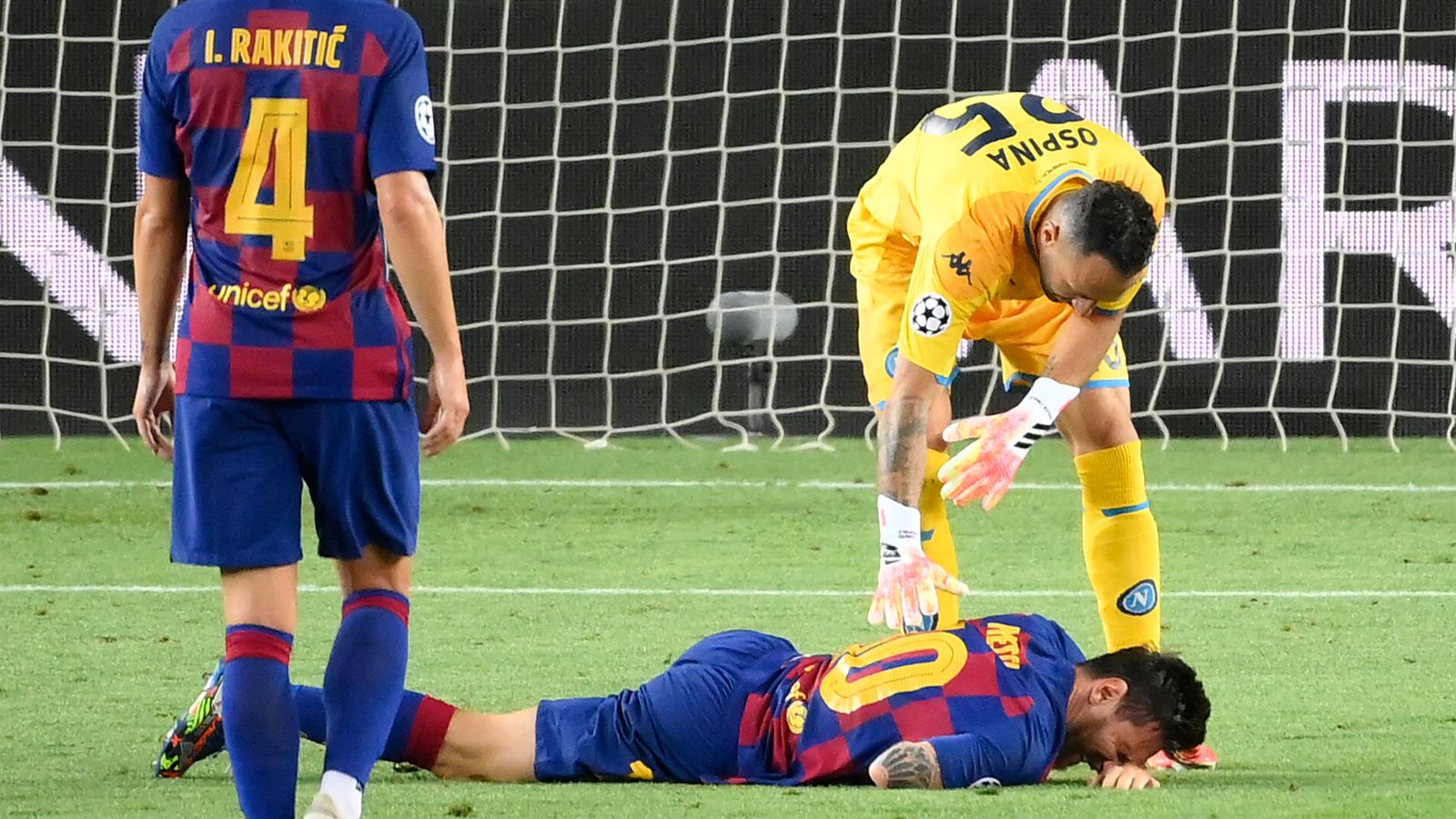 barcelona napoli uefa champions league rakitic messi ospina
