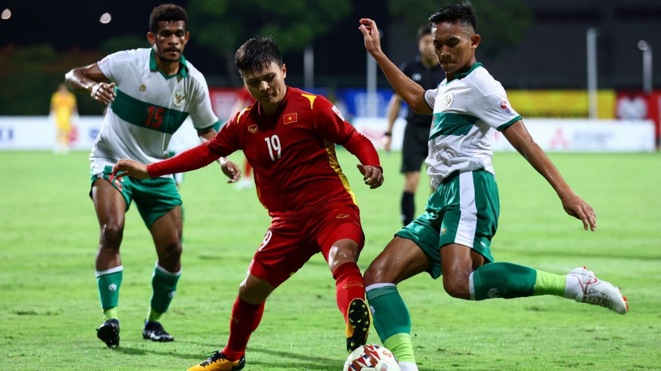 Nguyen Quang Hai Vietnam - Rizki Ridho Ramadhani Indonesia AFF Cup 2020