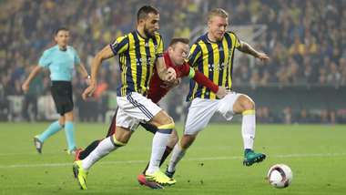 Simon Kjaer Fenerbahce Manchester United