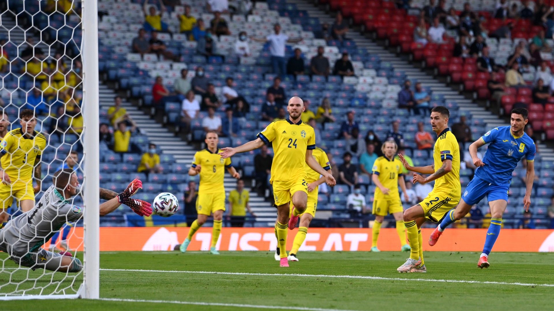 Yaremchuk Olsen Sweden Ukraine Euro 2020