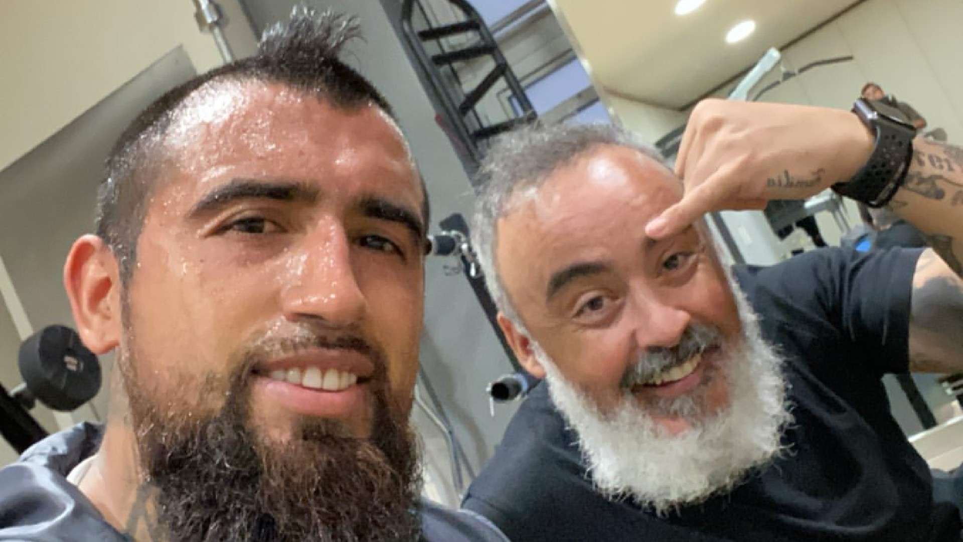 Arturo Vidal training