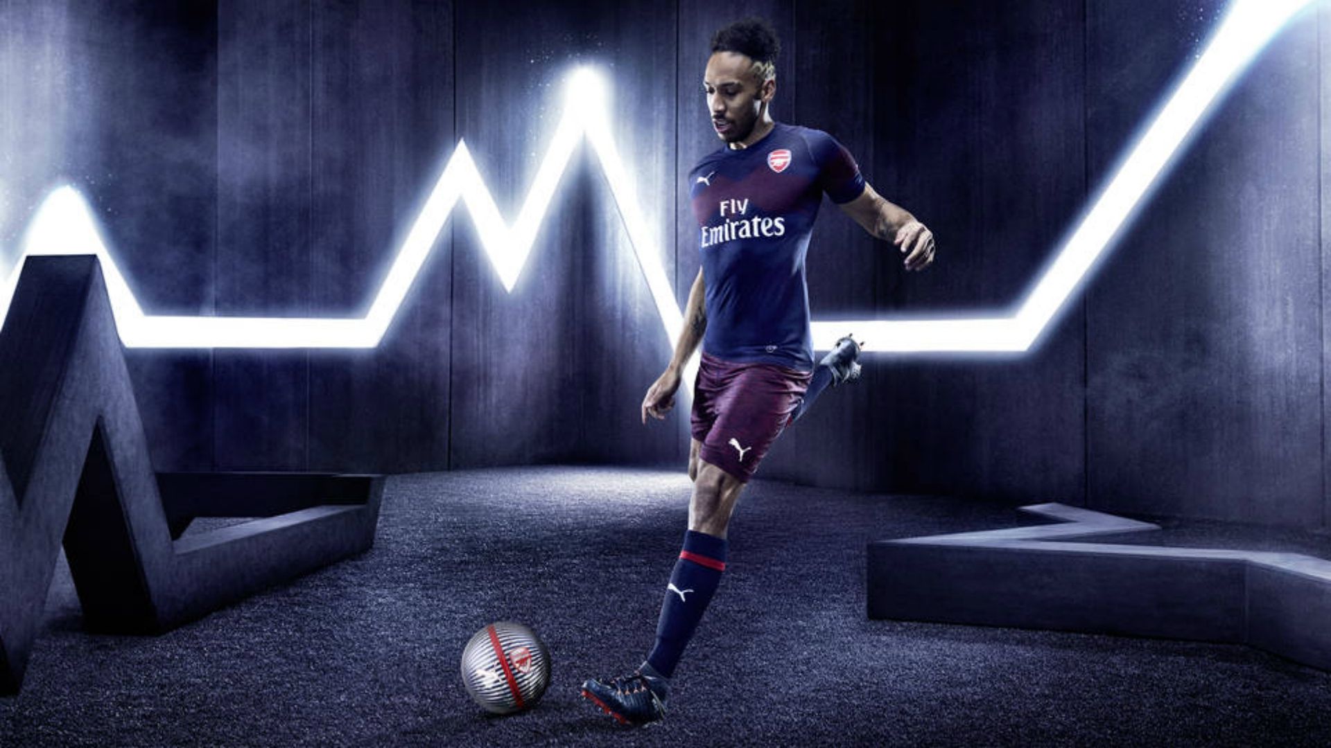 Pierre-Emerick Aubameyang Arsenal away 18-19