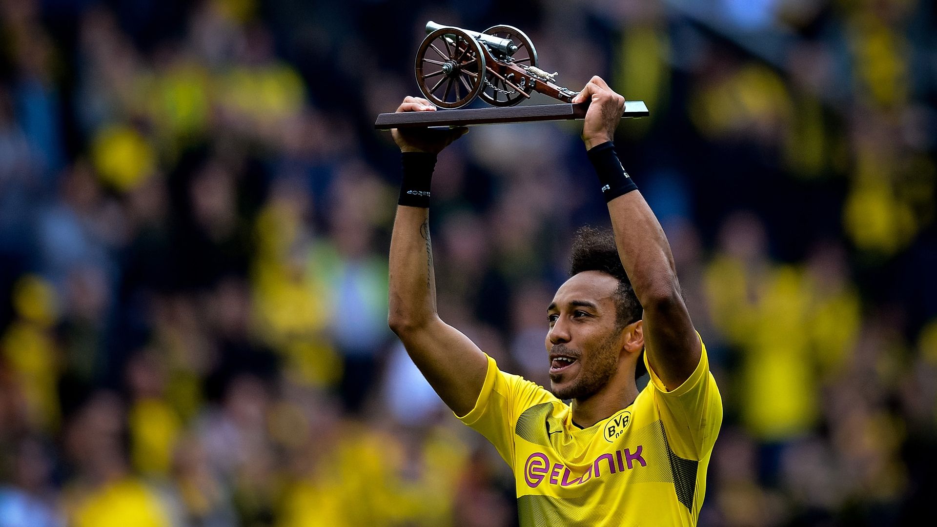 Aubameyang Torjägerkanone award dortmund bremen 052017