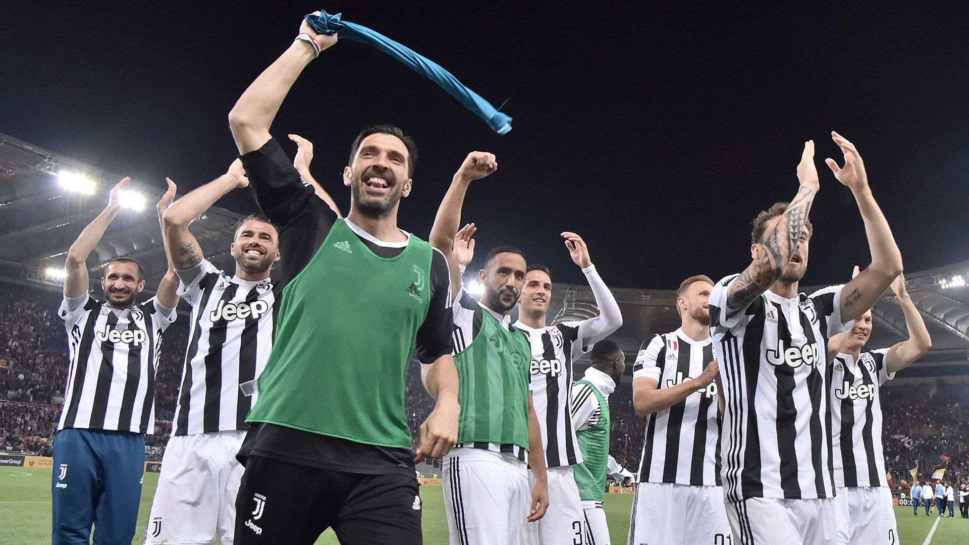 スポーツ Pro star 2000 Tevez Veron Buffon 11,388 Juventus Buffon Photos & High Res Pictures - Getty Images
