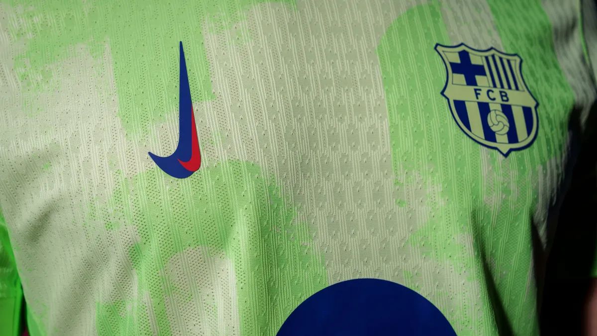 Barcelona tercera equipación 2024-25