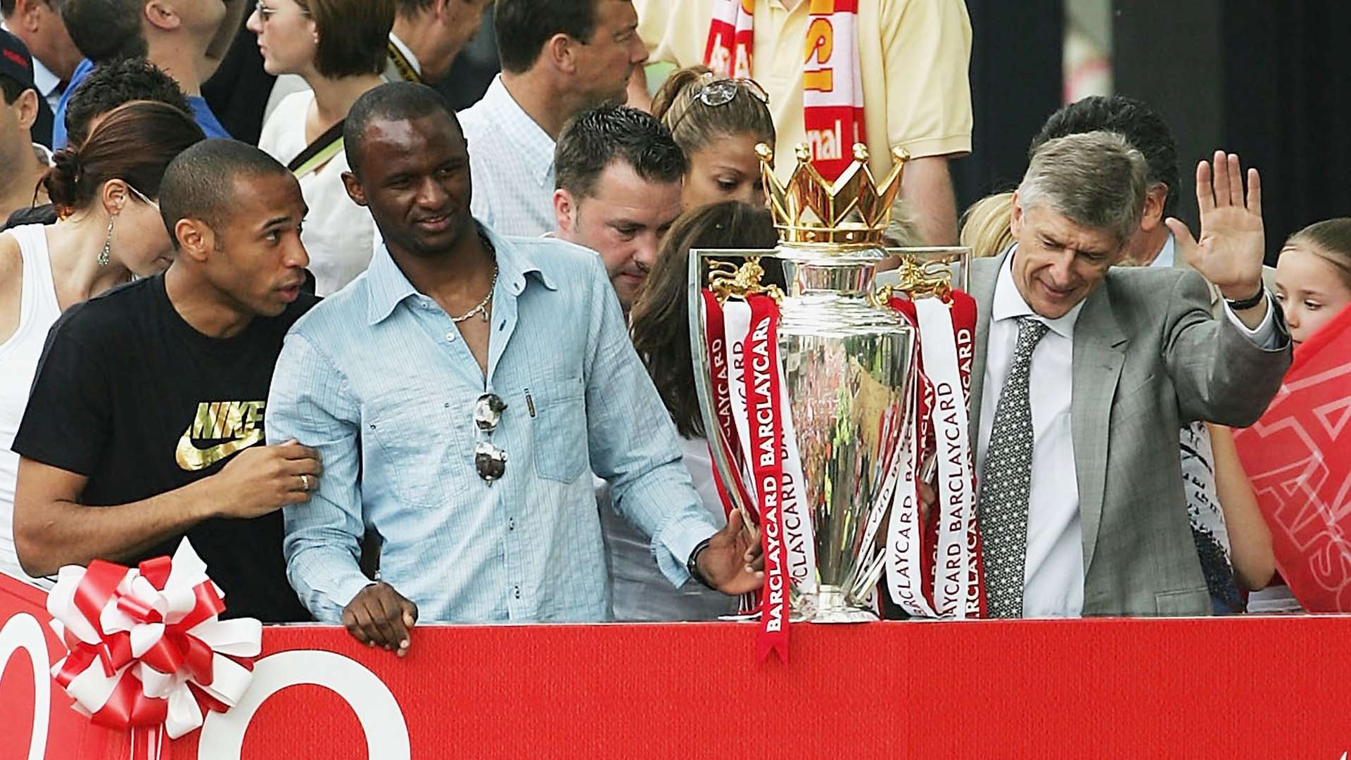 Thierry Henry, Patrick Vieira and Arsene Wenger 2004