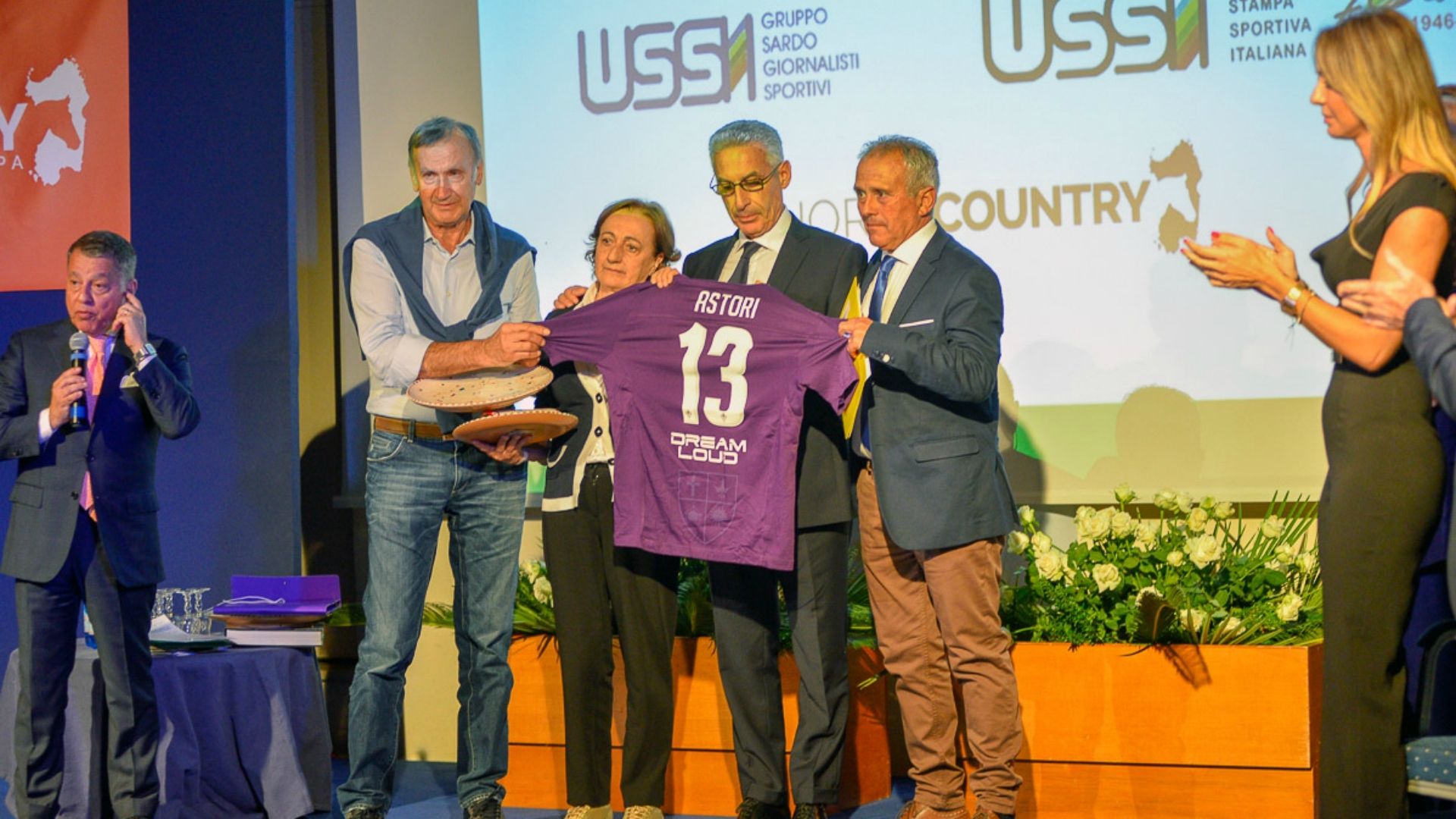 Fiorentina receives Astori award from USSI Sardegna