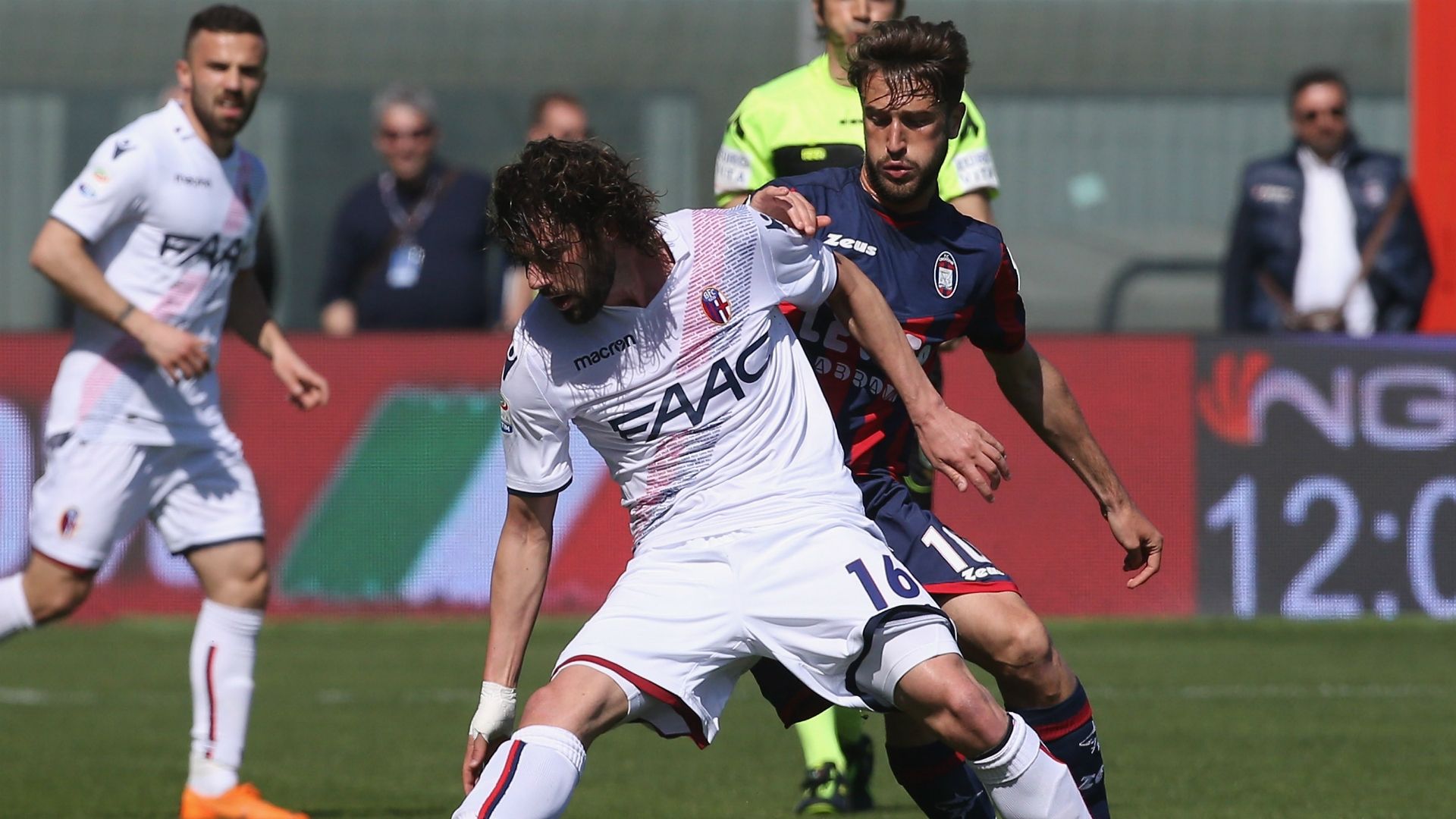 Andrea Barberis Andrea Poli Crotone Bologna Serie A