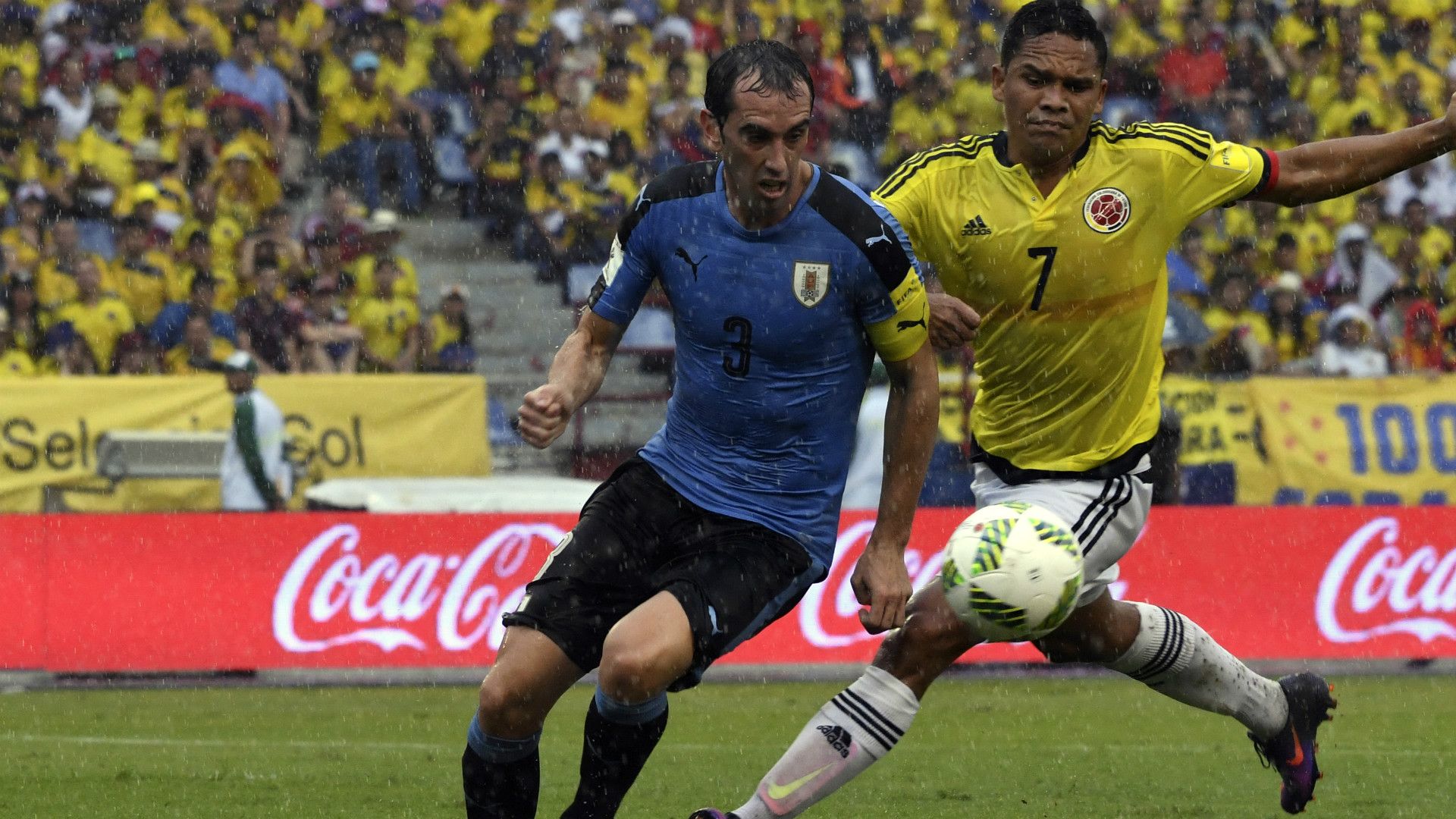 Diego Godin Carlos Bacca Colombia Uruguay Eliminatorias Sudamericanas 11102016