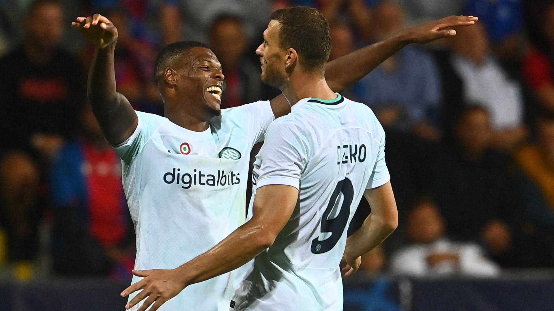 Dumfries Dzeko Viktoria Plzen Inter Champions League