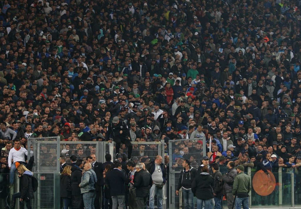 Curva del Napoli indisciplinata