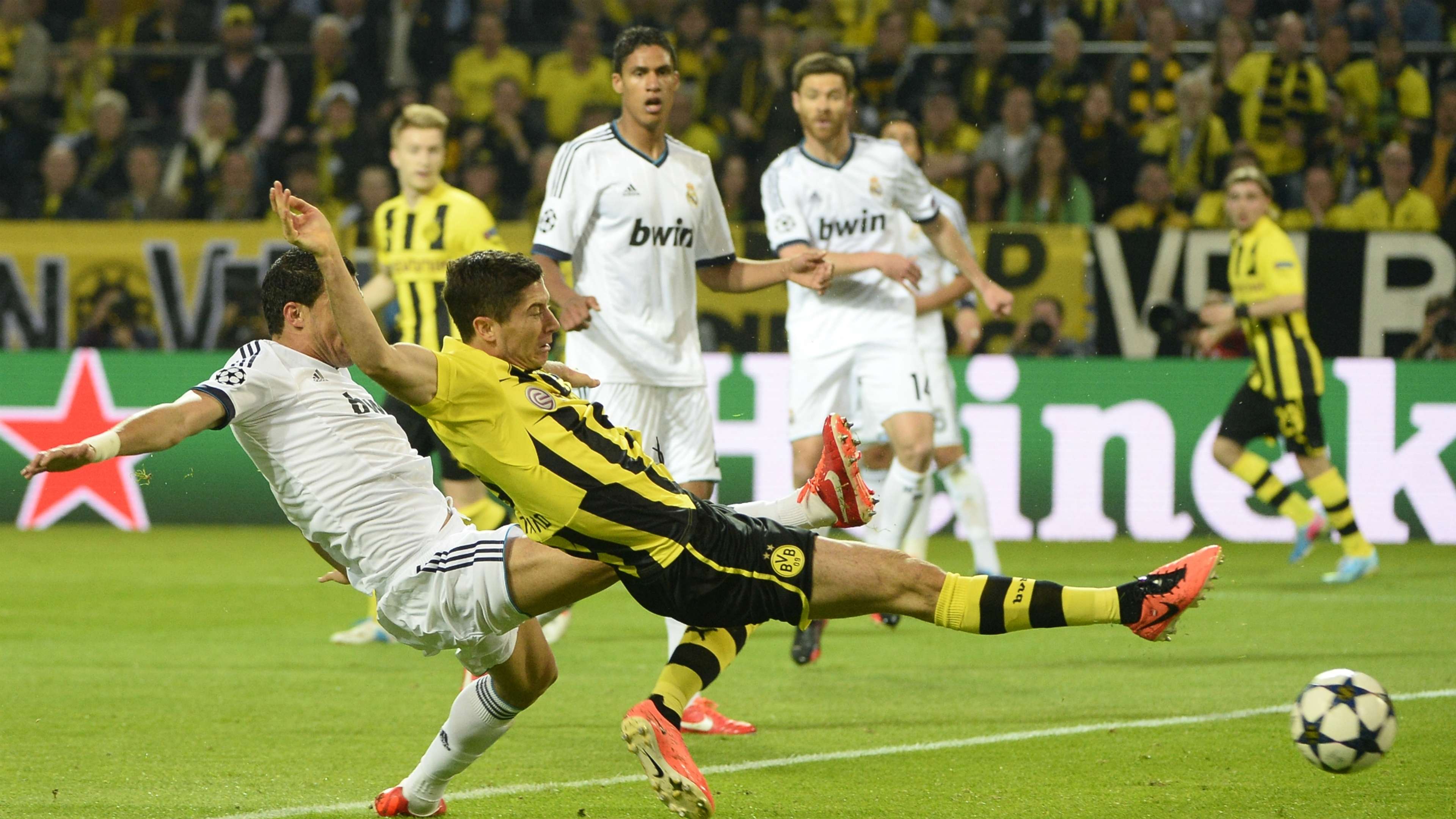 Robert Lewandowski Borussia Dortmund - Real Madrid 04242013 Champions League